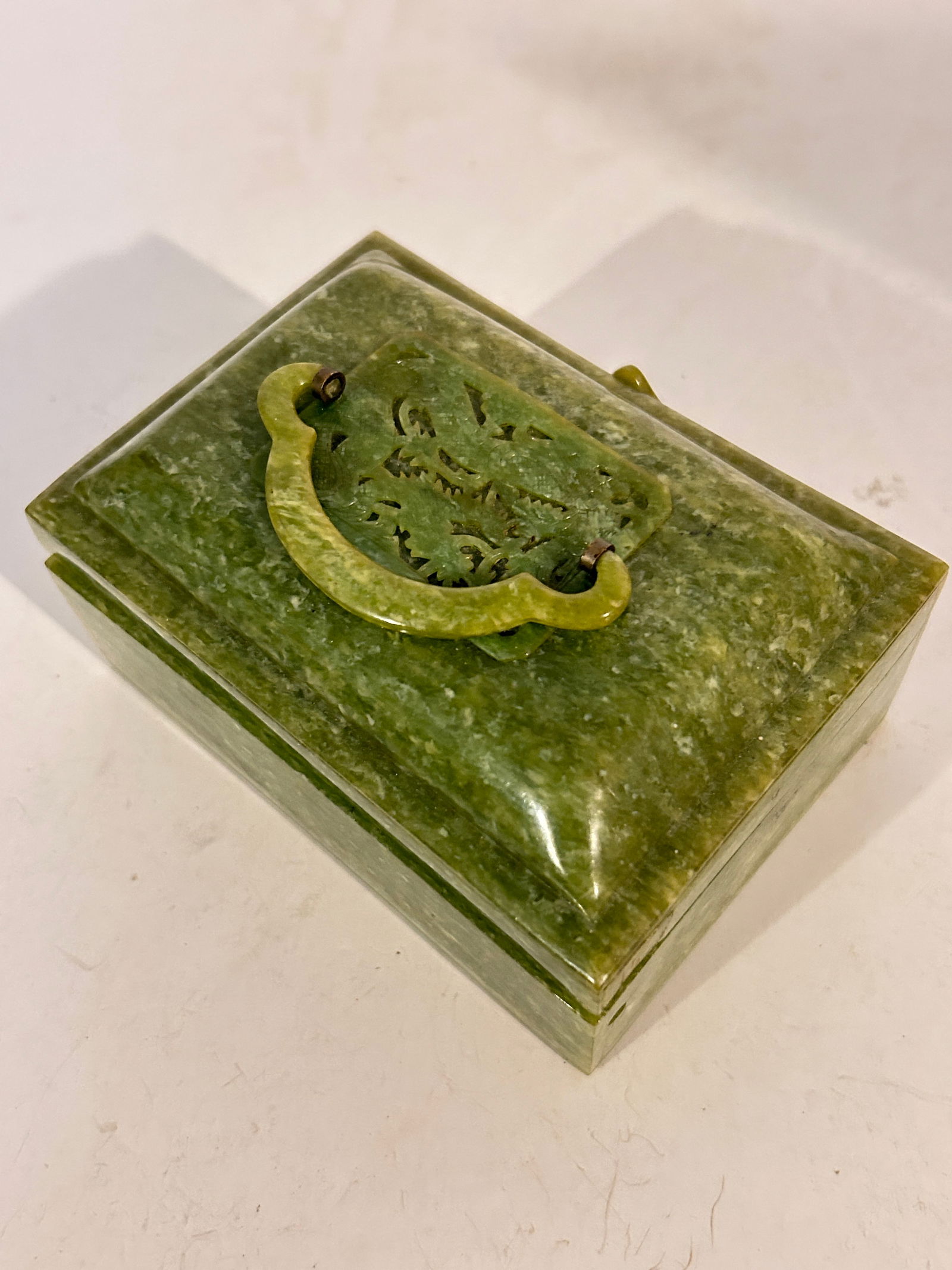 Vintage Green Catalin Jewelry Trinket Box 5 x 3 1/2" (1 of 7)