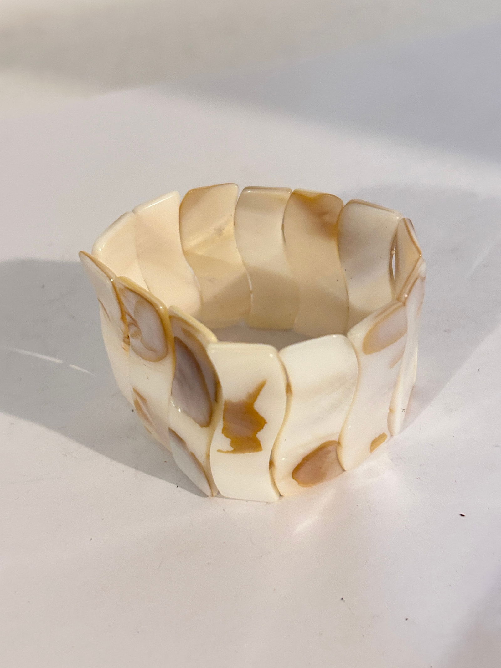 Vintage mother of pearl stretch Bracelet: Vintage mother of pearl stretch Bracelet Please view all photos as they are part of the description and condition of this Item, Feel free to contact me with questions or picture requests! Used Item AS