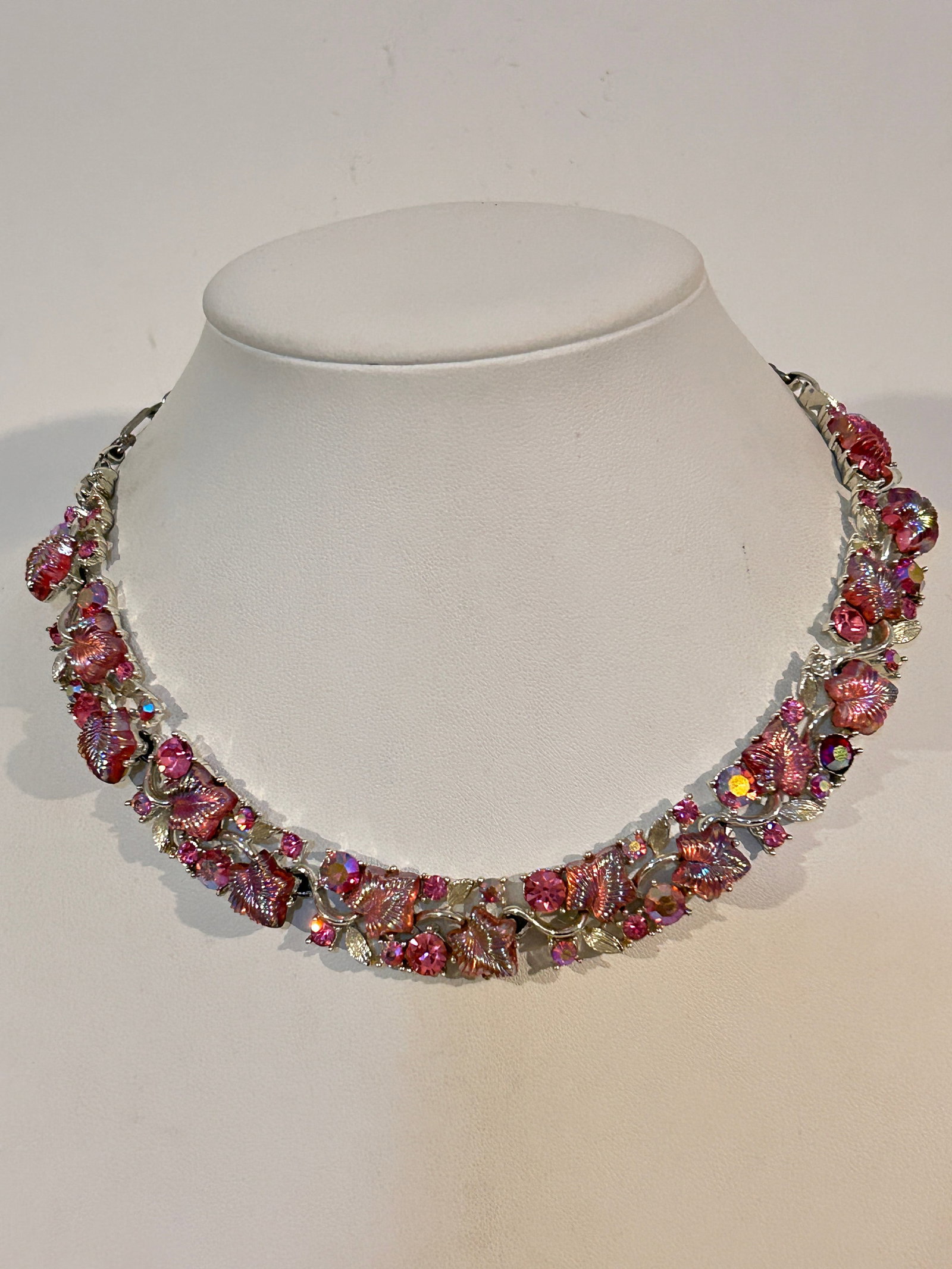 Vintage Listner choker Necklace 12": Vintage Listner choker Necklace 12" Please view all photos as they are part of the description and condition of this Item, Feel free to contact me with questions or picture requests! Used Item AS IS