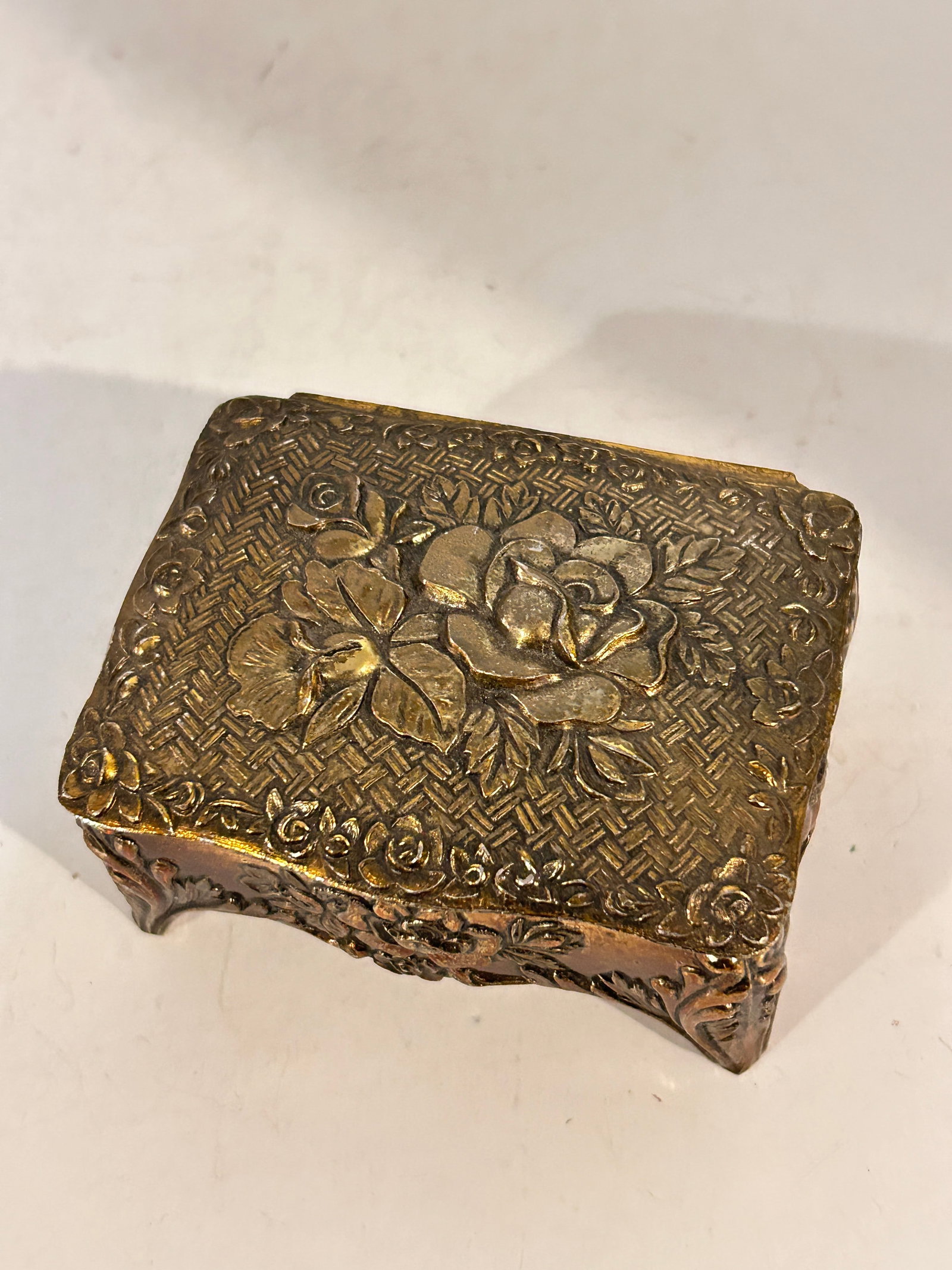 Vintage floral cast mini trinkit jewelry box 3": Vintage floral cast mini trinkit jewelry box 3" Please view all photos as they are part of the description and condition of this Item, Feel free to contact me with questions or picture requests! Used 