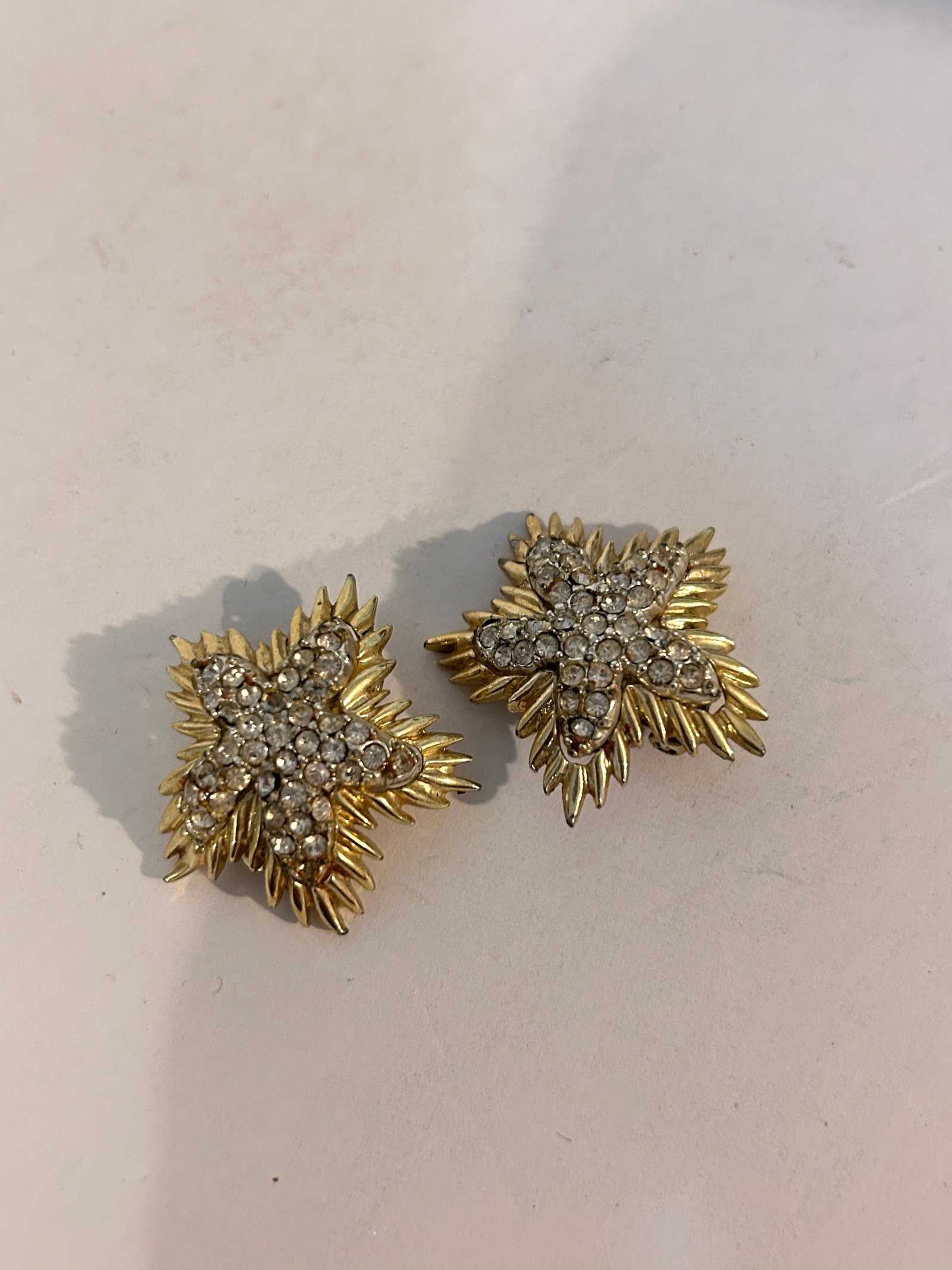 Vintage Dore goldtone rhinestone Earrings: Vintage Dore goldtone rhinestone Earrings Please view all photos as they are part of the description and condition of this Item, Feel free to contact me with questions or picture requests! Used Item A