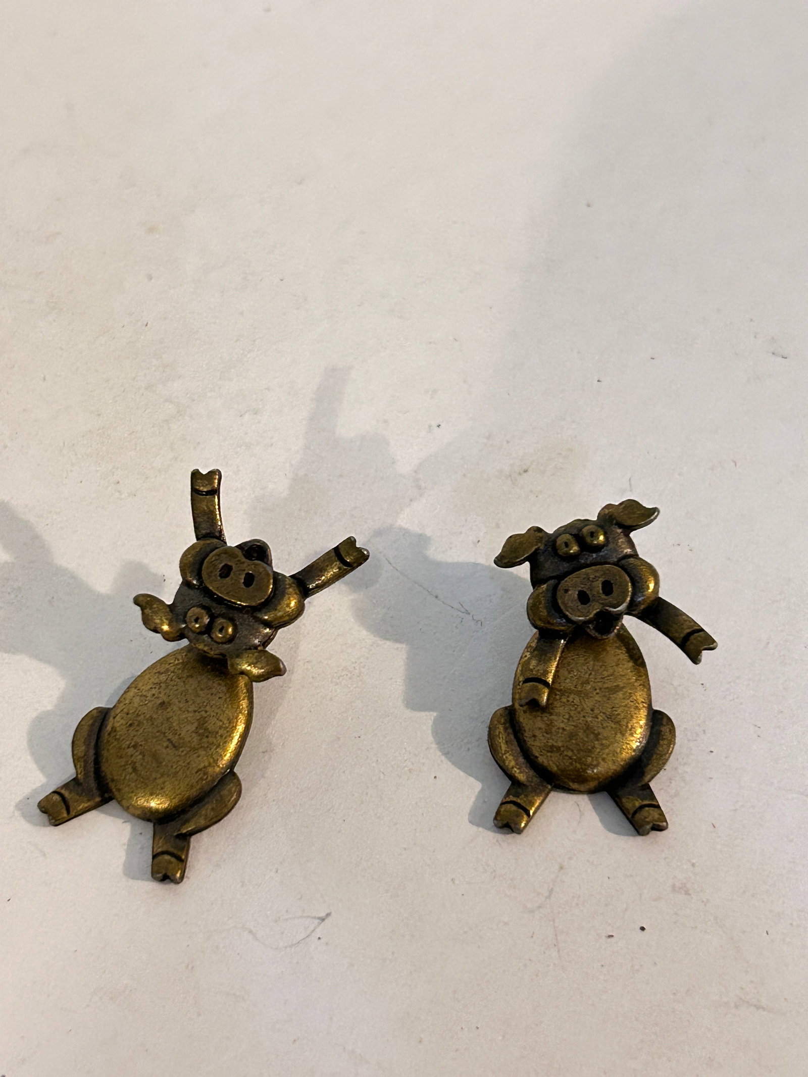 Vintage Gold tone JJ Jonette pig Earrings: Vintage Gold tone JJ Jonette pig Earrings Please view all photos as they are part of the description and condition of this Item, Feel free to contact me with questions or picture requests! Used Item A