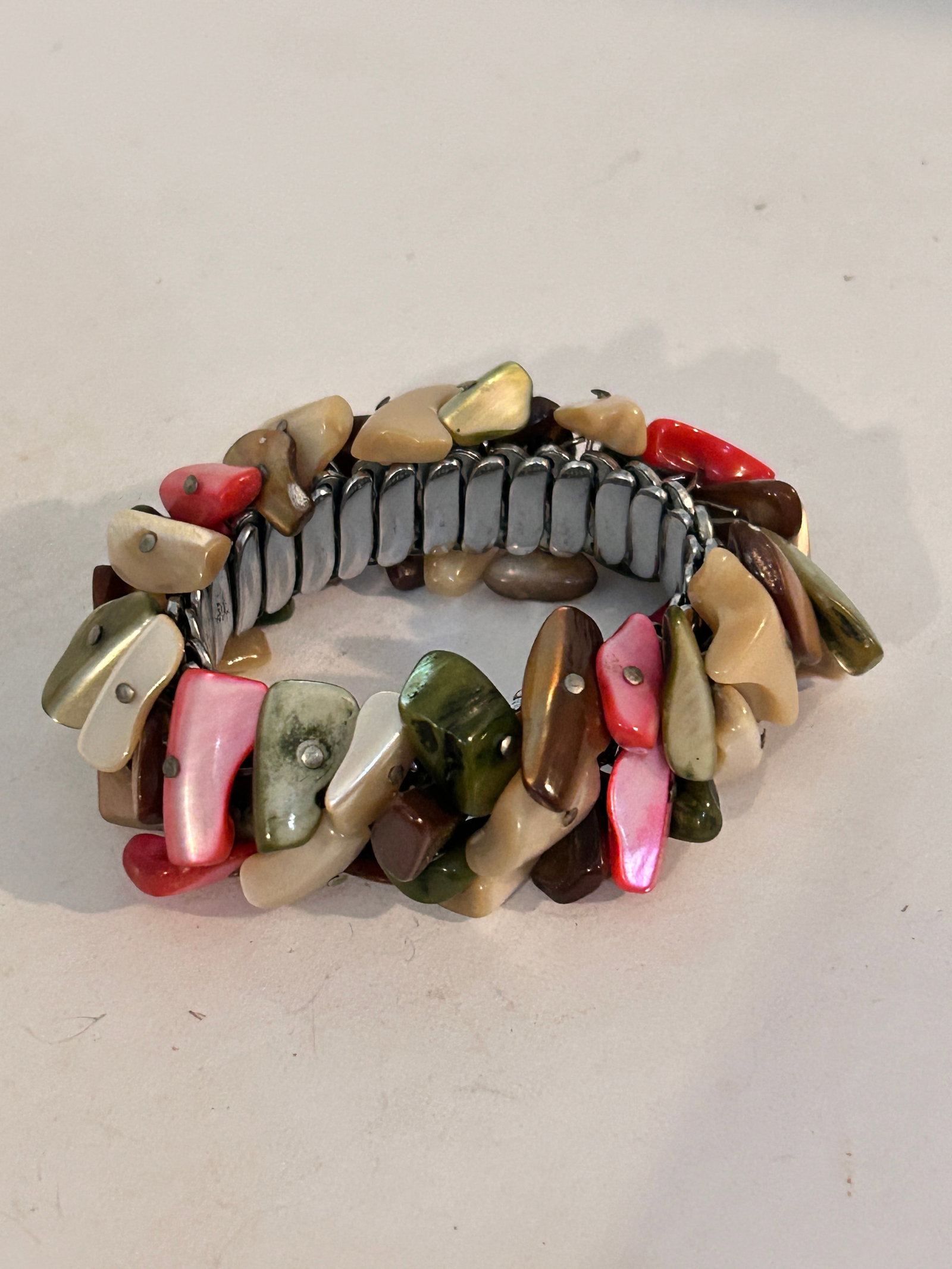 Vintage Mother of pearl stretch Bracelet: Vintage Mother of pearl stretch Bracelet Please view all photos as they are part of the description and condition of this Item, Feel free to contact me with questions or picture requests! Used Item AS