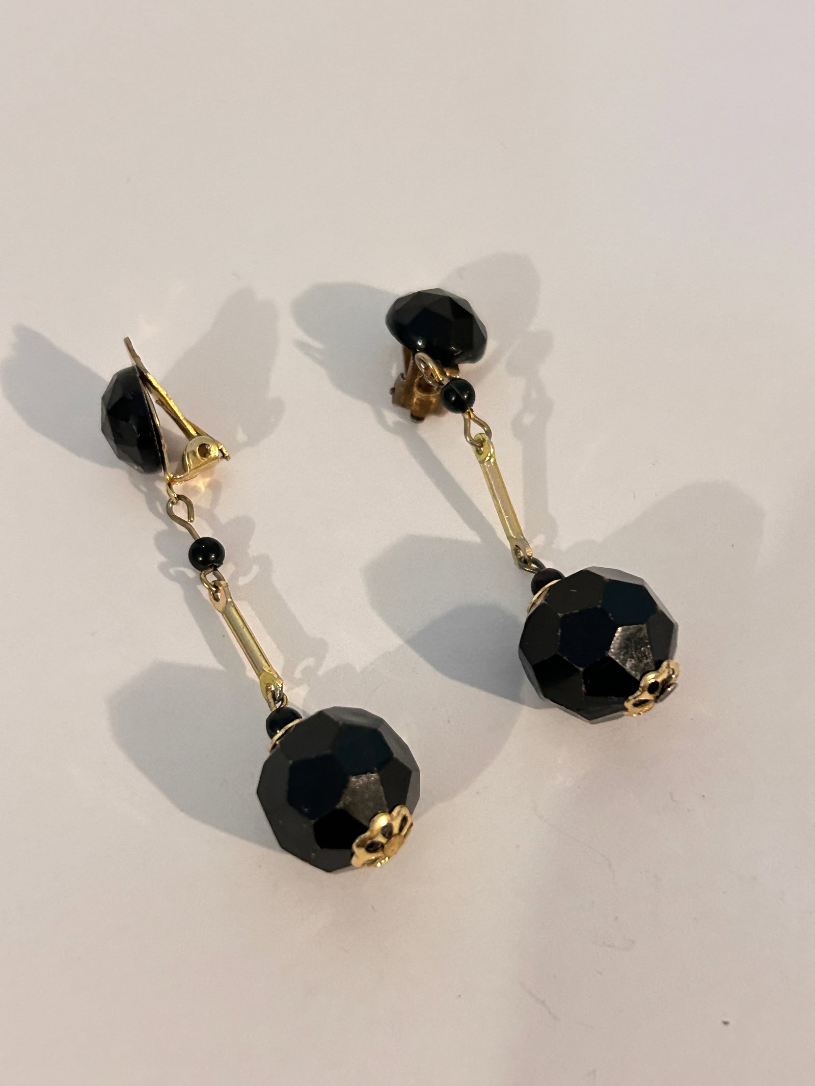 Vintage Hong Kong black Acrylic Earrings: Vintage Hong Kong black Acrylic Earrings Please view all photos as they are part of the description and condition of this Item, Feel free to contact me with questions or picture requests! Used Item AS