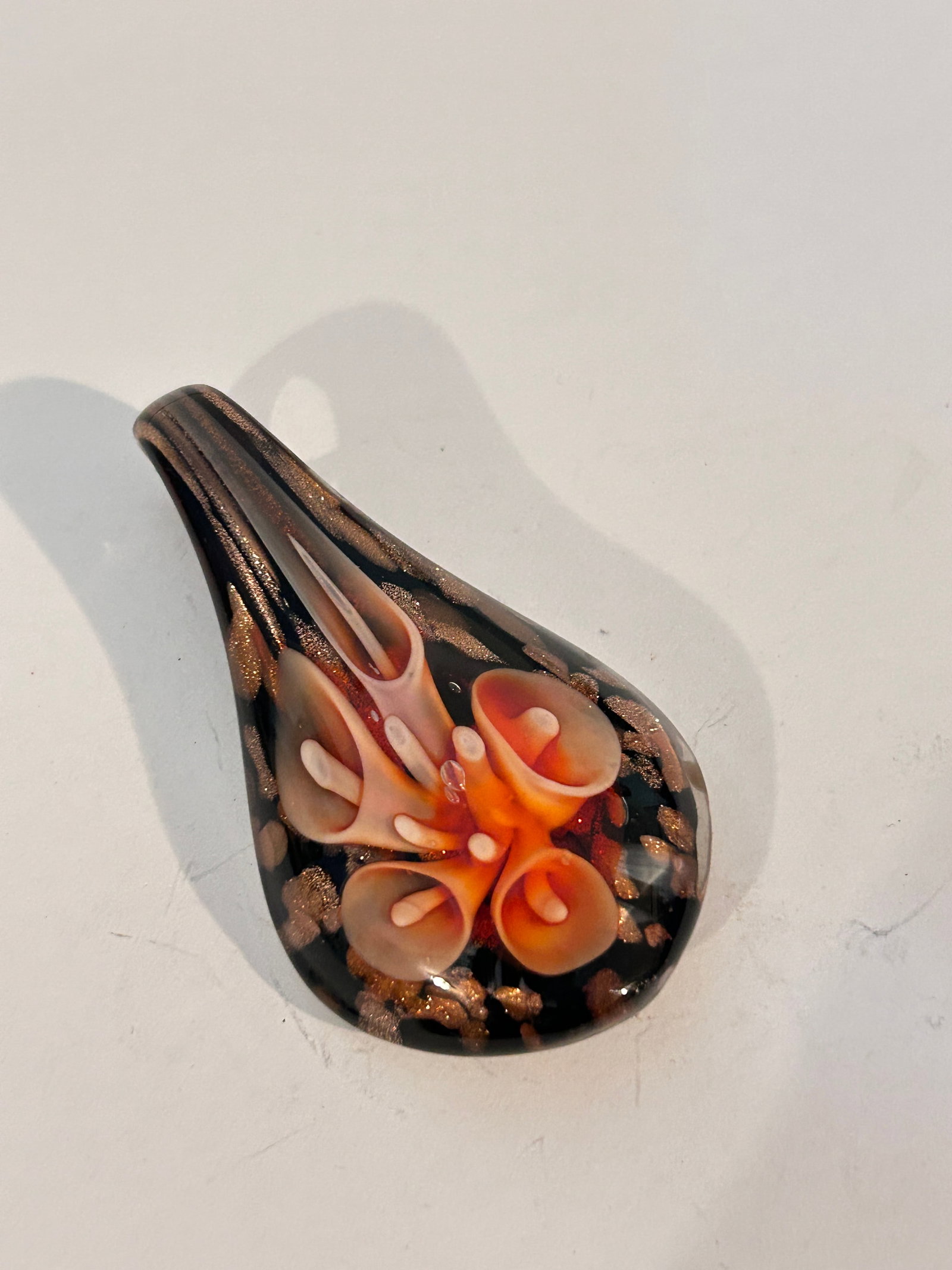 Vintage Murano Glass Pendant: Vintage Murano Glass Pendant Please view all photos as they are part of the description and condition of this Item, Feel free to contact me with questions or picture requests! Used Item AS IS