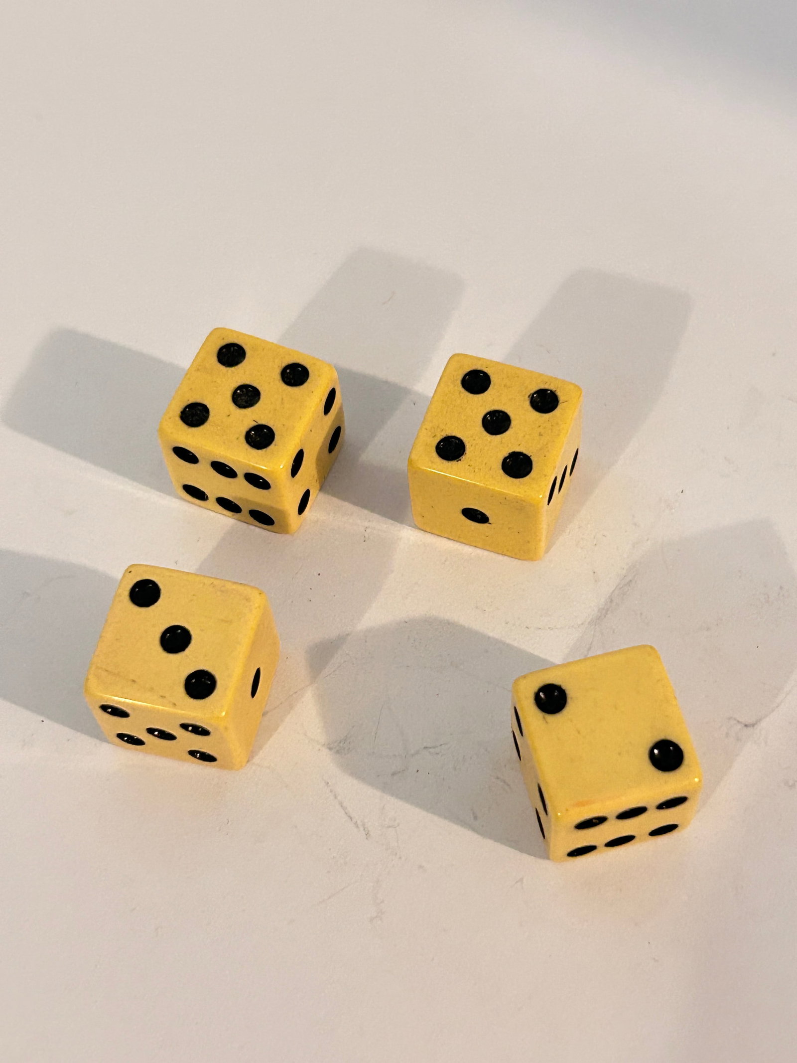 Vintage 4 Bakalite Dice: Vintage 4 Bakalite Dice Please view all photos as they are part of the description and condition of this Item, Feel free to contact me with questions or picture requests! Used Item AS IS