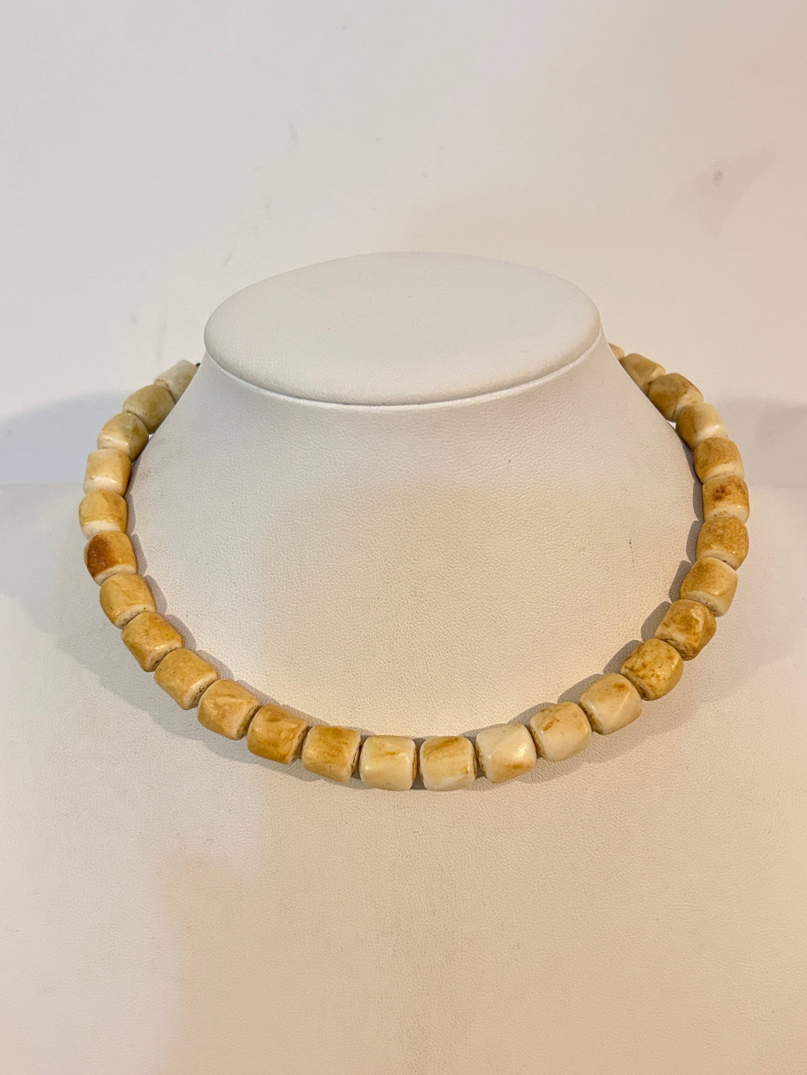 Vintage Old White Trifari Necklace 14": Vintage Old White Trifari Necklace 14" Please view all photos as they are part of the description and condition of this Item, Feel free to contact me with questions or picture requests! Used Item AS I