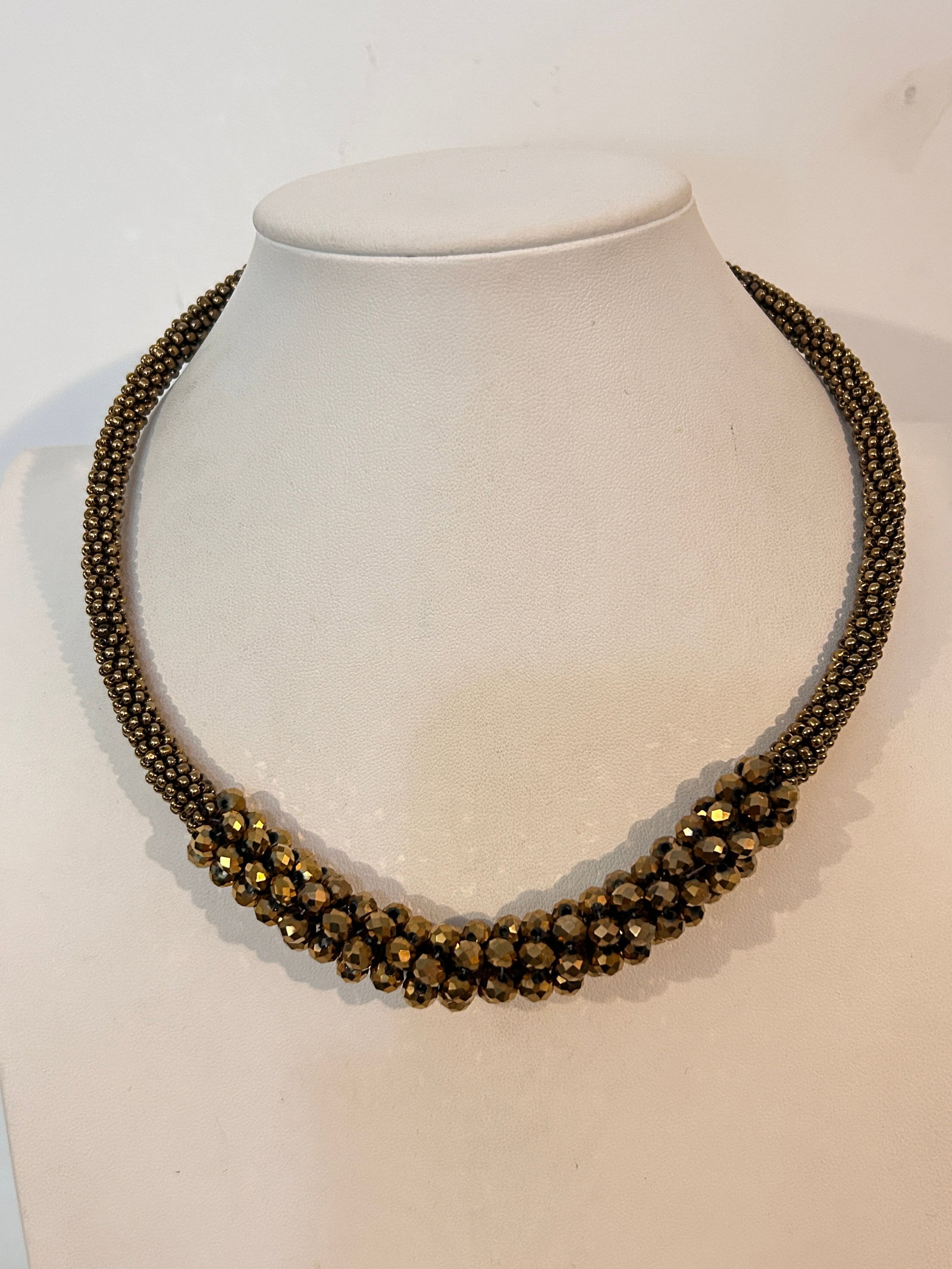 Vintage Crystal Bead choker 16" Necklace: Vintage Crystal Bead choker 16" Necklace Please view all photos as they are part of the description and condition of this Item, Feel free to contact me with questions or picture requests! Used Item AS