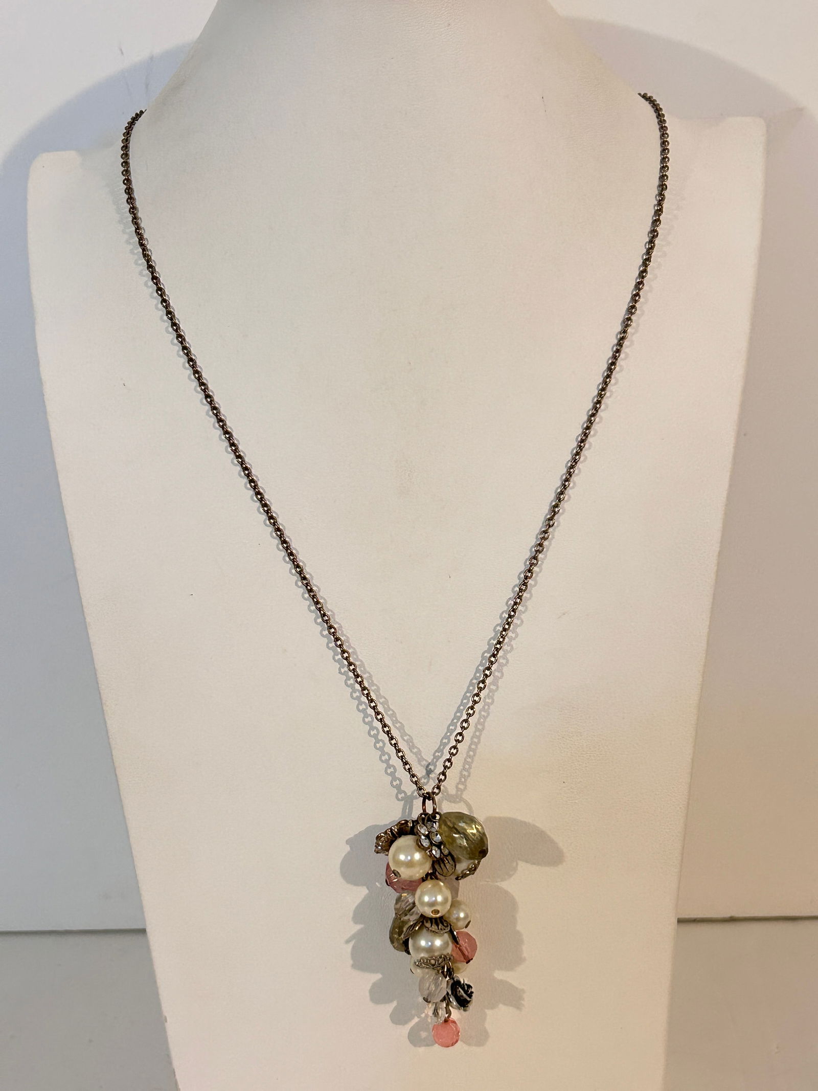 Vintage Beaded Pendant Necklace 30": Vintage Beaded Pendant Necklace 30" Please view all photos as they are part of the description and condition of this Item, Feel free to contact me with questions or picture requests! Used Item AS IS