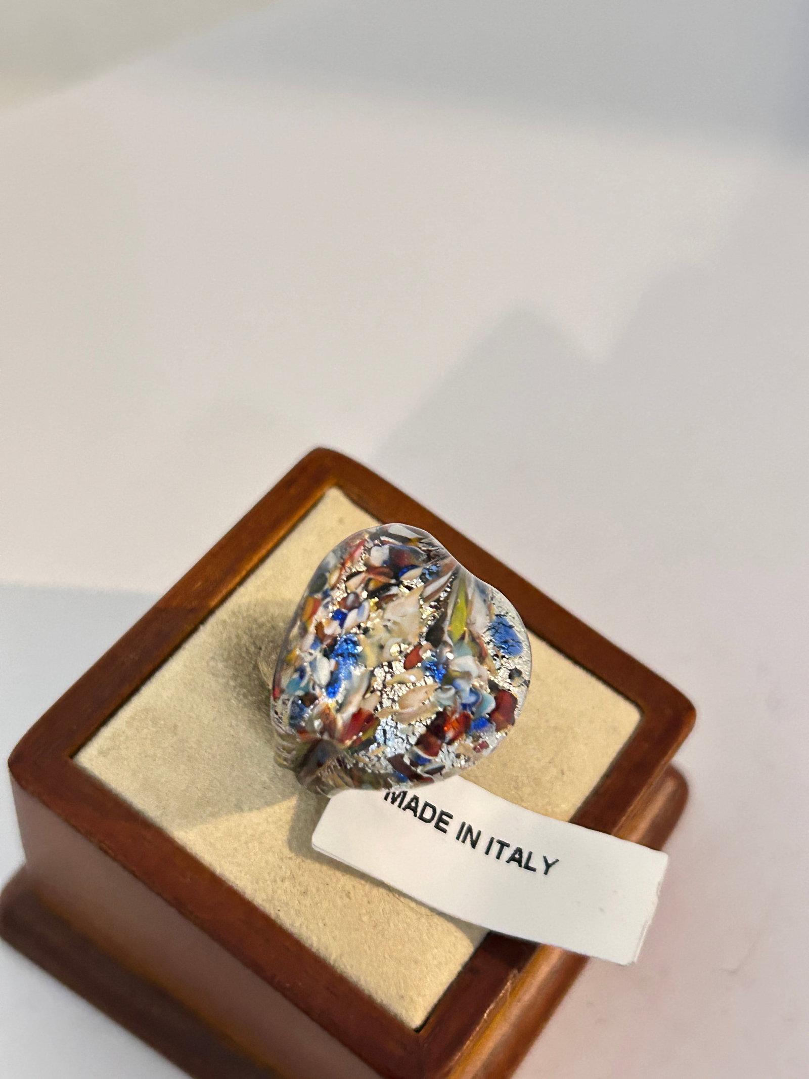 Vintage JCM Murano Glass Ring sz 9: Vintage JCM Murano Glass Ring sz 9 Please view all photos as they are part of the description and condition of this Item, Feel free to contact me with questions or picture requests! Used Item AS IS