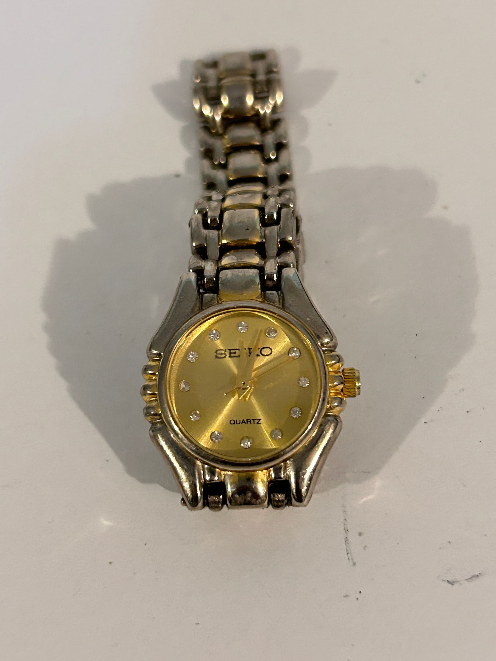 Vintage seiko Quartz working Watch: Vintage seiko Quartz working Watch Please view all photos as they are part of the description and condition of this Item, Feel free to contact me with questions or picture requests! Used Item AS IS