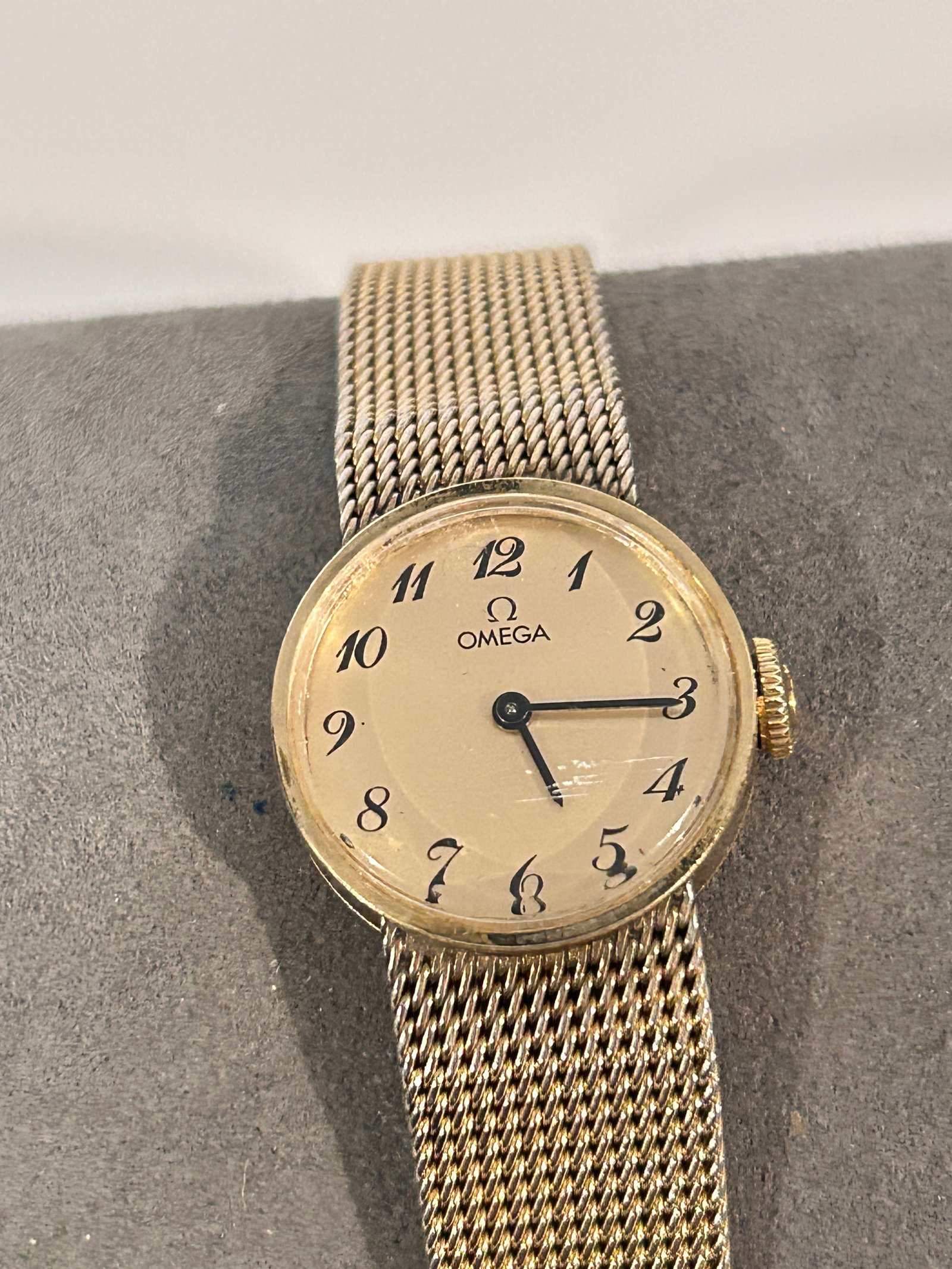 Vintage Omega 10K gold filled ladies mech working watch: Vintage Omega 10K gold filled ladies mech working watch Please view all photos as they are part of the description and condition of this Item, Feel free to contact me with questions or picture request