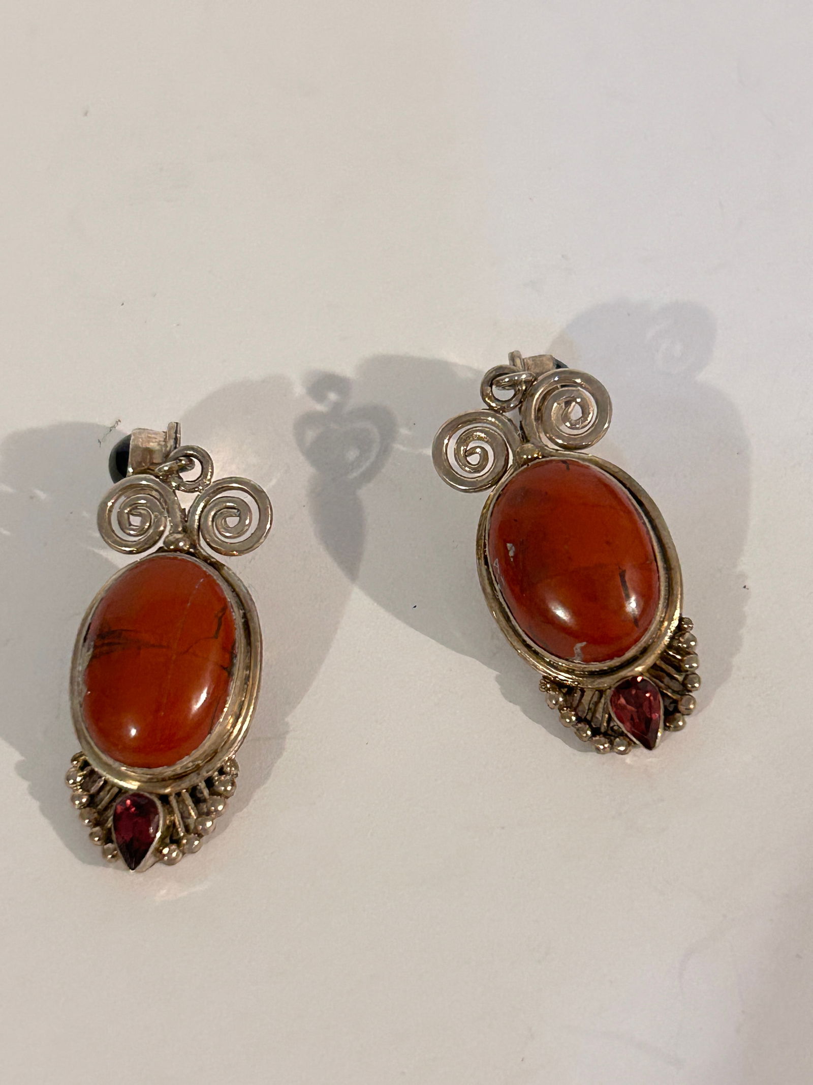 Vintage Sterling Silver Sajen Jasper Amethyst Earrings: Vintage Sterling Silver Sajen Jasper Amethyst Earrings Please view all photos as they are part of the description and condition of this Item, Feel free to contact me with questions or picture requests