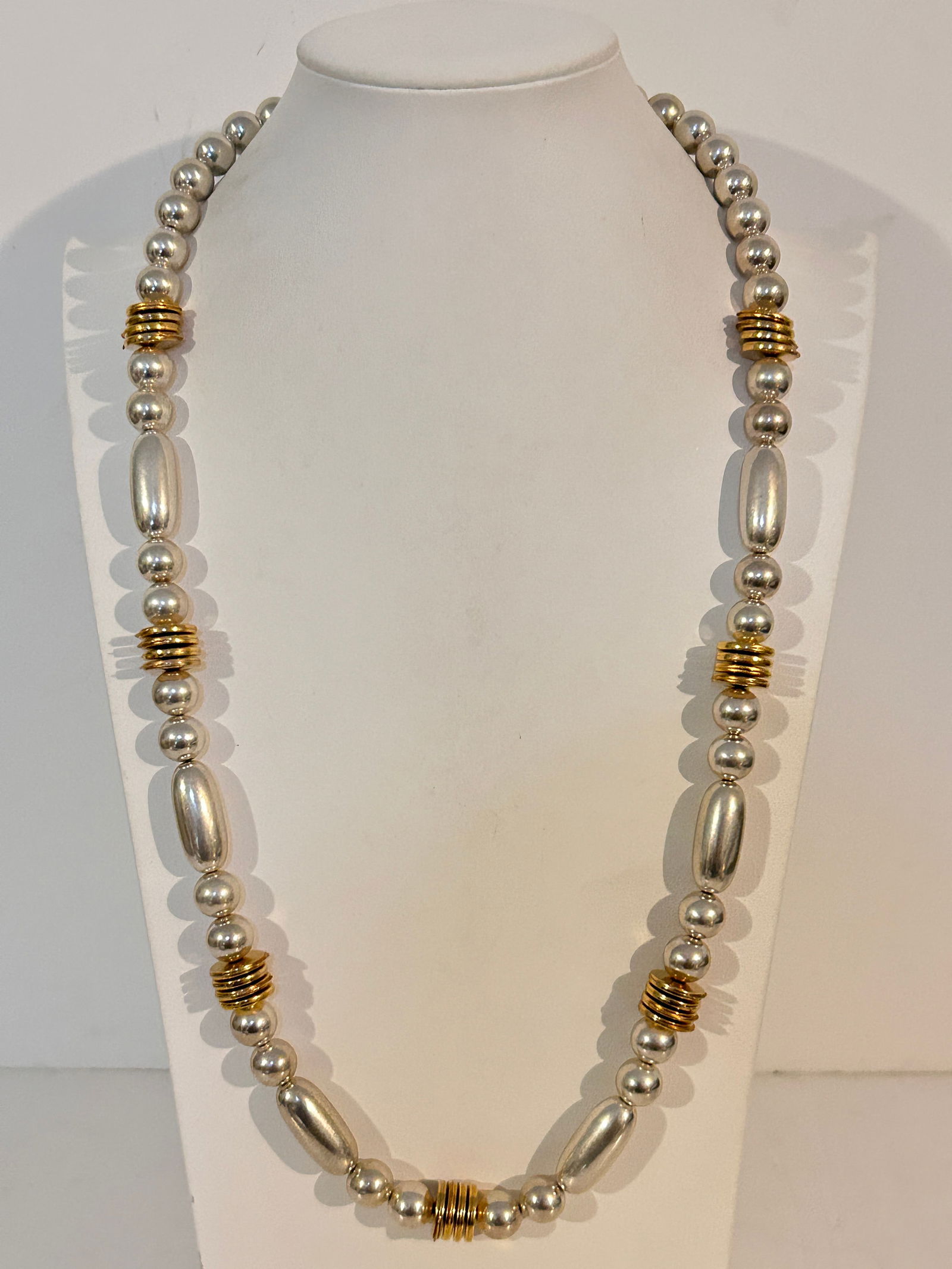 Vintage Silver & Gold Tone Bead Necklace Sz 30": Vintage Silver & Gold Tone Bead Necklace Sz 30" Please view all photos as they are part of the description and condition of this Item, Feel free to contact me with questions or picture requests! Used