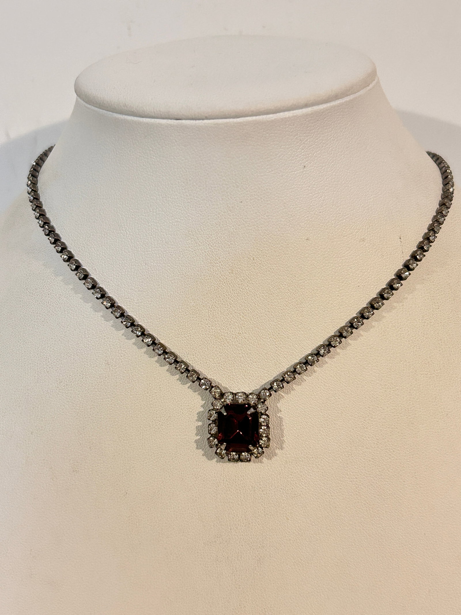 Vintage Rhinestone pendant choker Necklace Sz 14": Vintage Rhinestone pendant choker Necklace Sz 14" Please view all photos as they are part of the description and condition of this Item, Feel free to contact me with questions or picture requests! Use