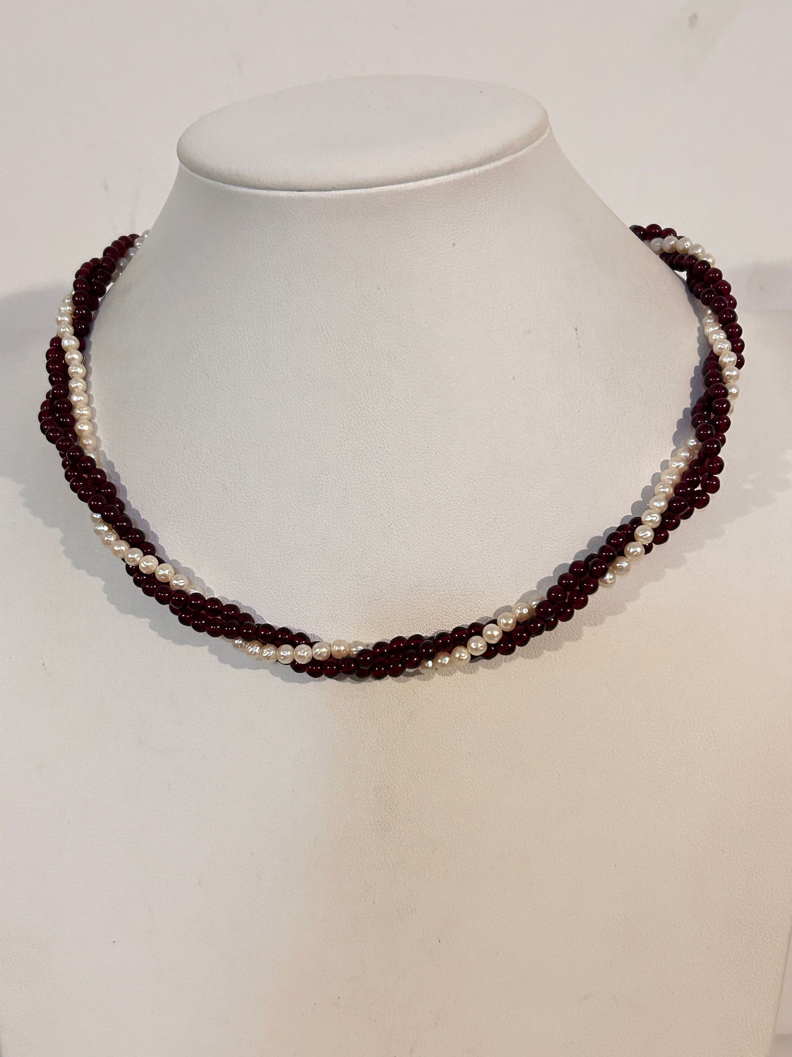 Vintage white & Cherry bead twist Necklace Sz 17": Vintage white & Cherry bead twist Necklace Sz 17" Please view all photos as they are part of the description and condition of this Item, Feel free to contact me with questions or picture requests! Use