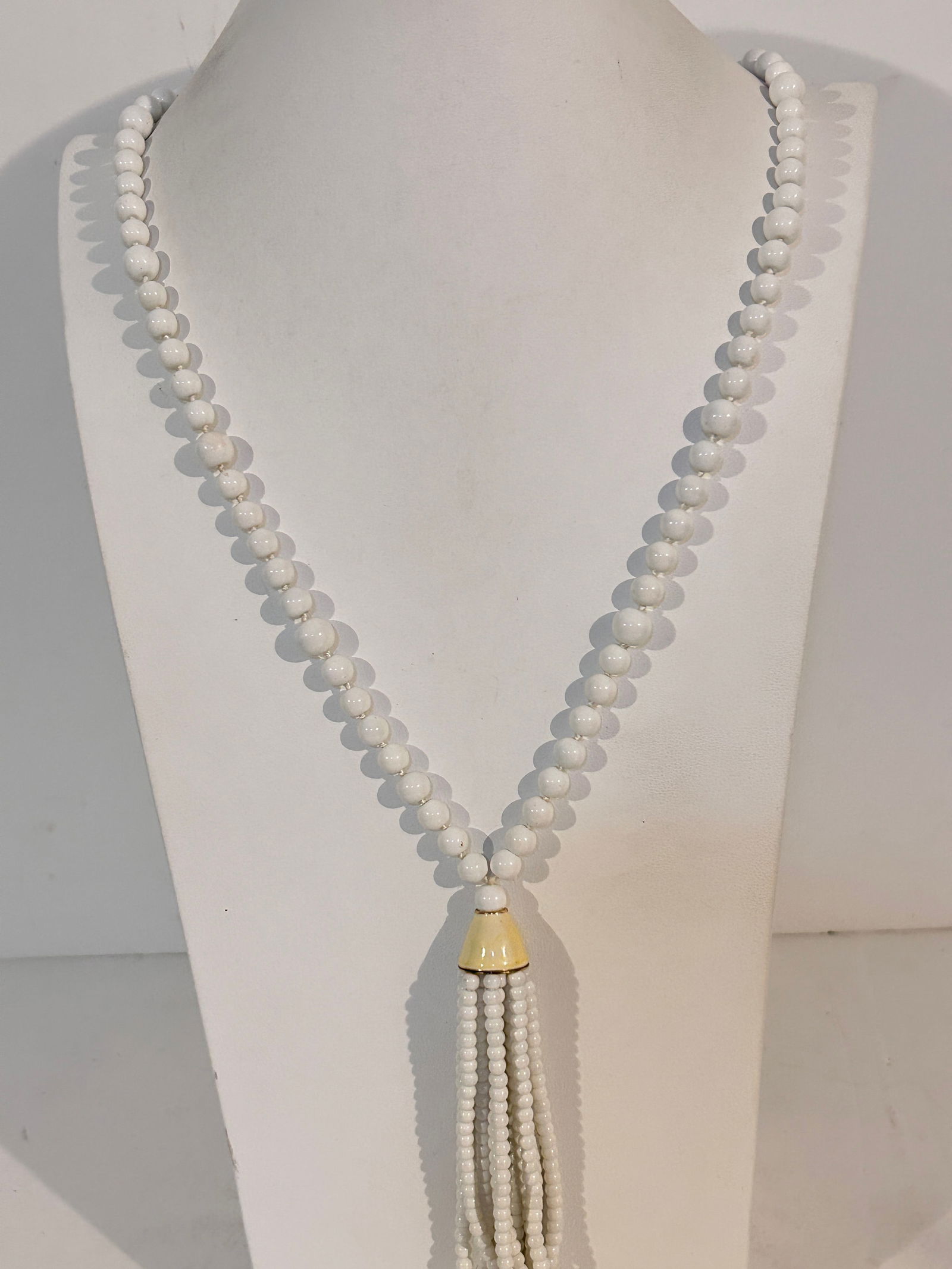 Vintage Kenneth Lane KJL X Long White Beaded Tassle Necklace Sz 36": Vintage Kenneth Lane KJL X Long White Beaded Tassle Necklace Sz 36" Please view all photos as they are part of the description and condition of this Item, Feel free to contact me with questions or pic