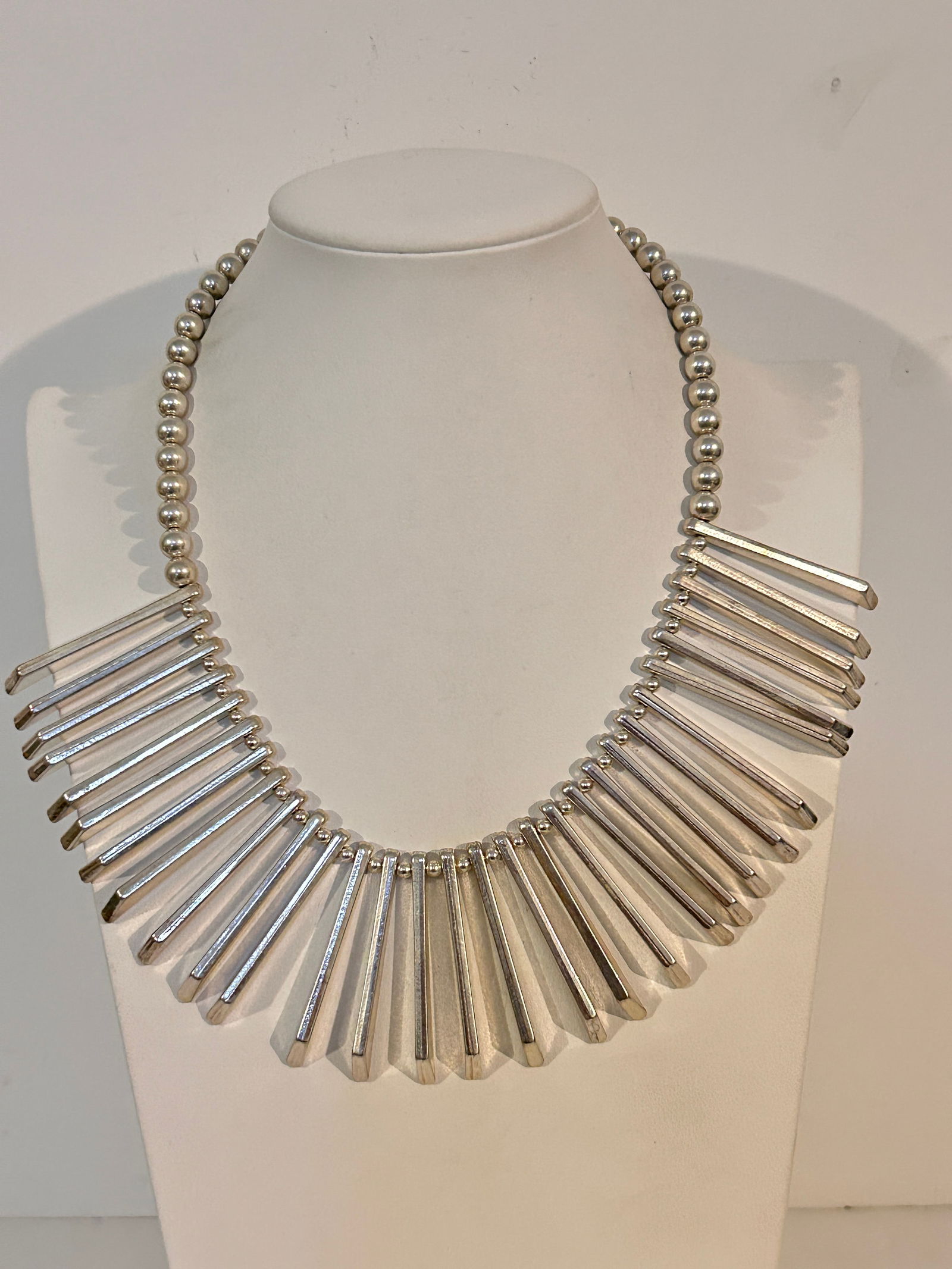 Vintage Silver tone Elegant Necklace Sz 17" (1 of 4)