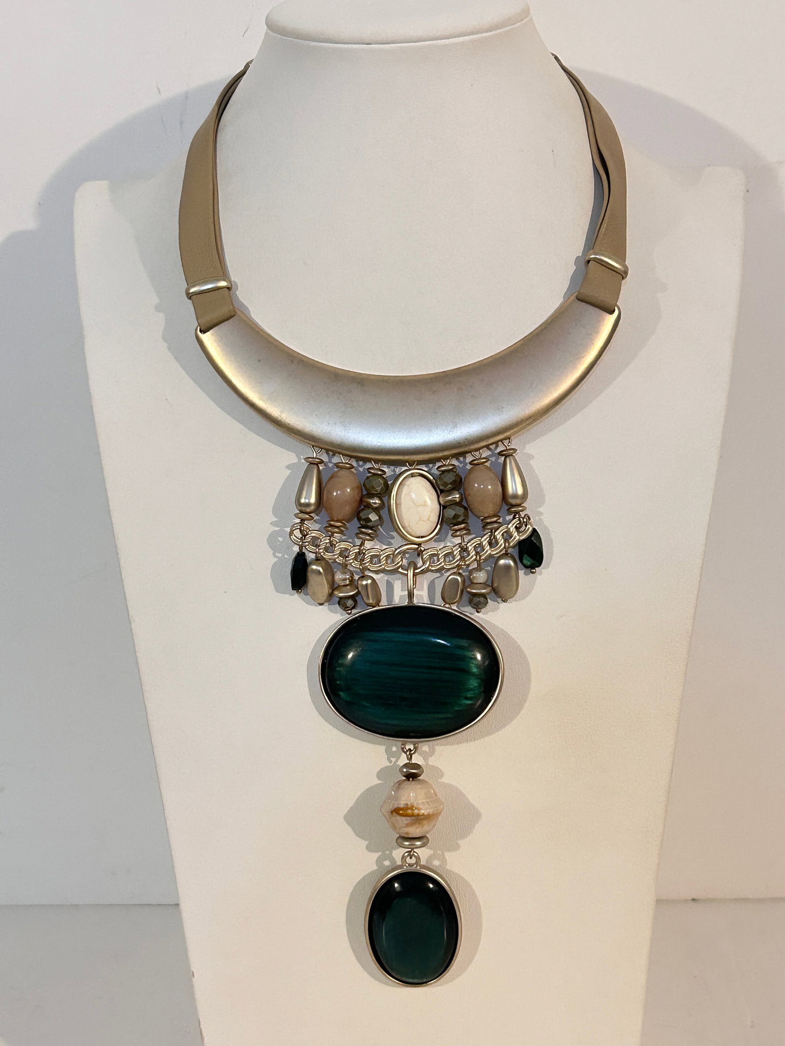 Vintage Chicos Elegant Necklace Sz 12": Vintage Chicos Elegant Necklace Sz 12" Please view all photos as they are part of the description and condition of this Item, Feel free to contact me with questions or picture requests! Used Item AS I