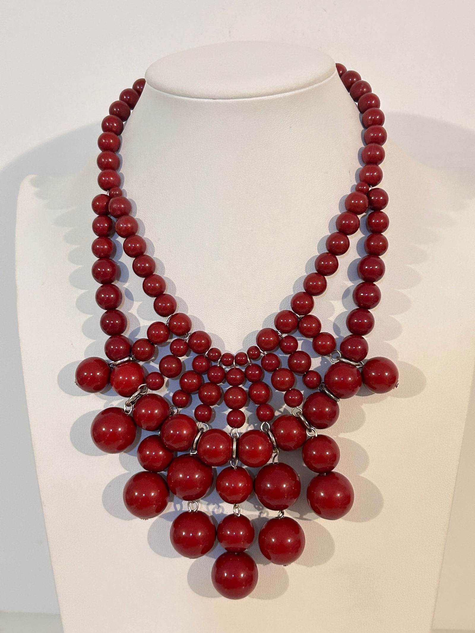 Vintage Elegant Cherry Bead Necklace Sz 14": Vintage Elegant Cherry Bead Necklace Sz 14" Please view all photos as they are part of the description and condition of this Item, Feel free to contact me with questions or picture requests! Used Item