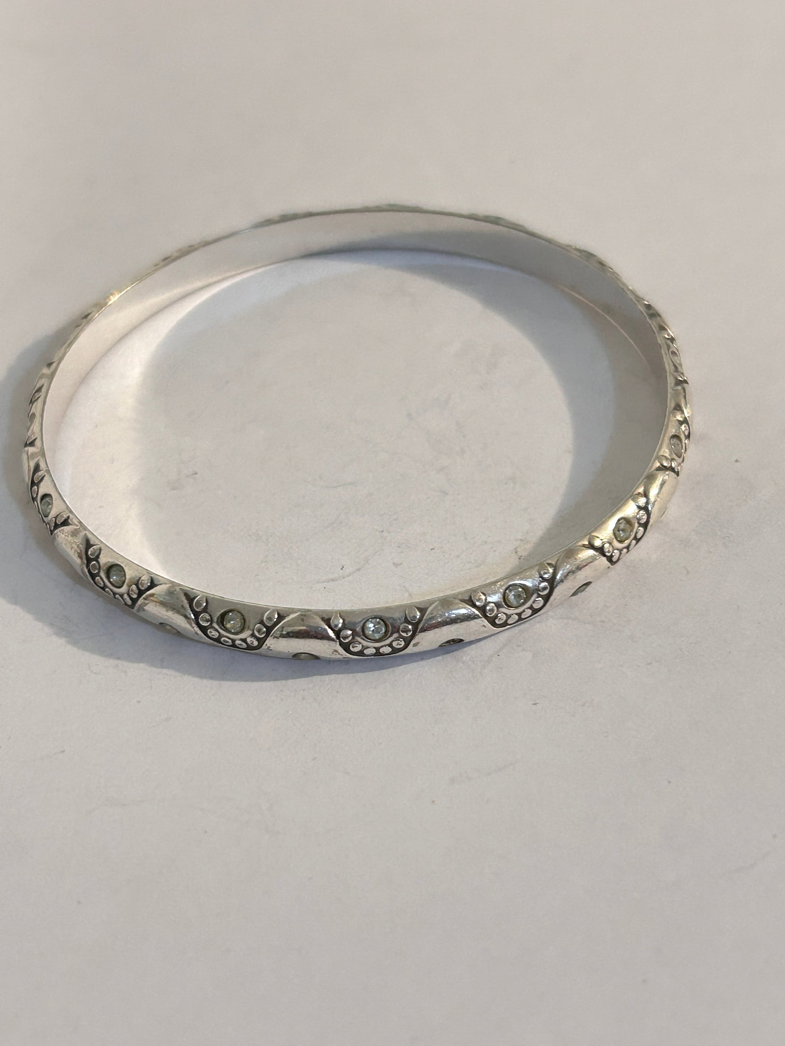 Vintage Brighton women's bangle Bracelet Sz 7": Vintage Brighton women's bangle Bracelet Sz 7" Please view all photos as they are part of the description and condition of this Item, Feel free to contact me with questions or picture requests! Used I
