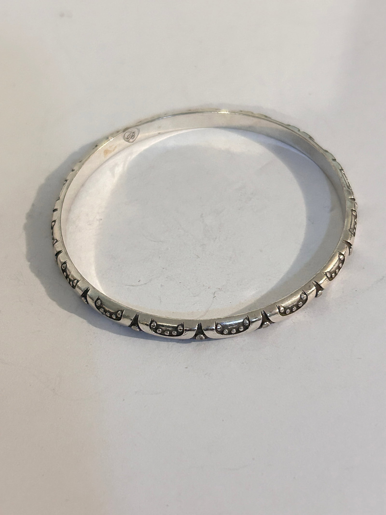 Vintage Brighton women's bangle Bracelet Sz 7": Vintage Brighton women's bangle Bracelet Sz 7" Please view all photos as they are part of the description and condition of this Item, Feel free to contact me with questions or picture requests! Used I
