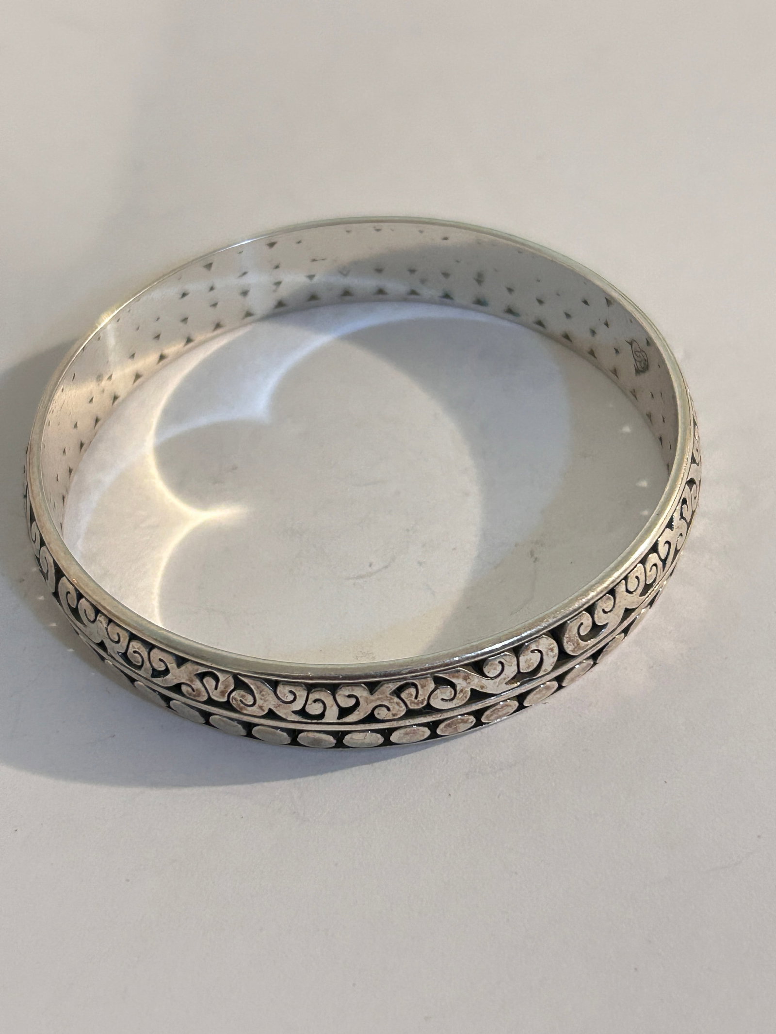 Vintage Wide Brighton bangle Bracelet Sz 7": Vintage Wide Brighton bangle Bracelet Sz 7" Please view all photos as they are part of the description and condition of this Item, Feel free to contact me with questions or picture requests! Used Item