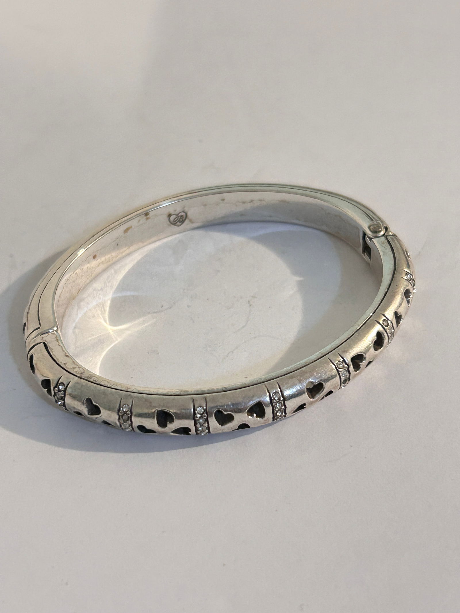 Vintage Wide Hinged Brighton heart heavy bangle Bracelet Sz 7" (1 of 4)