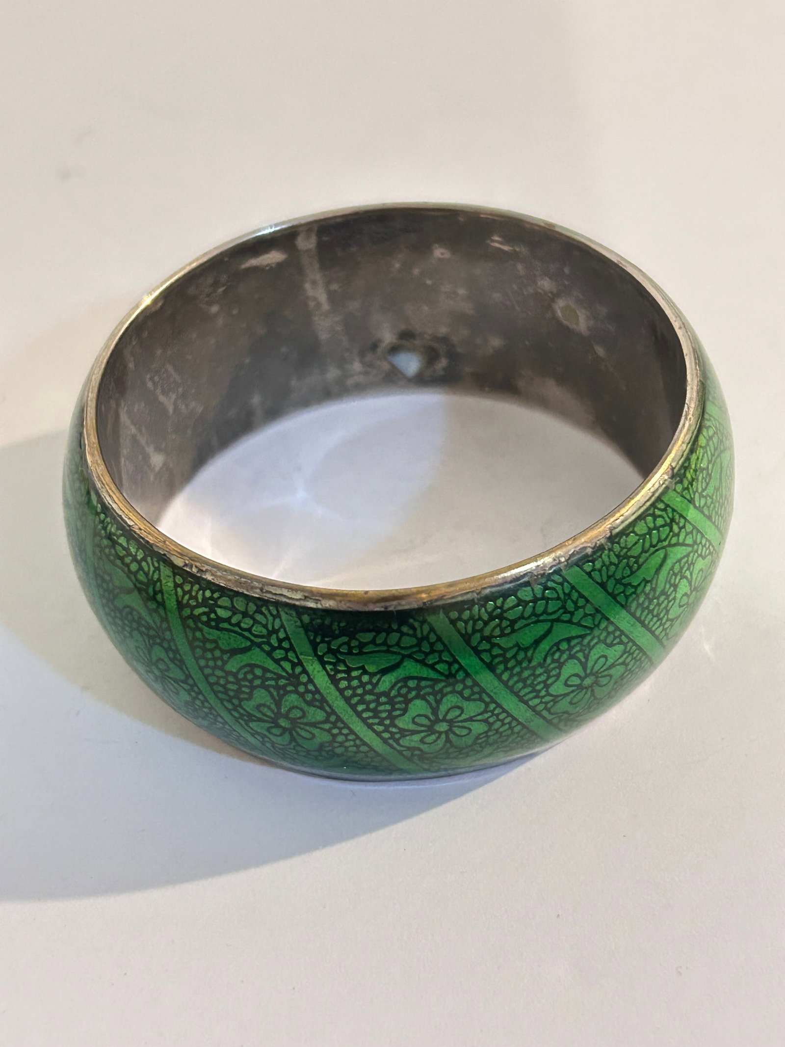 Vintage Wide Green Brighton Bangle Bracelet Sz 8"": Vintage Wide Green Brighton Bangle Bracelet Sz 8"" Please view all photos as they are part of the description and condition of this Item, Feel free to contact me with questions or picture requests! Us