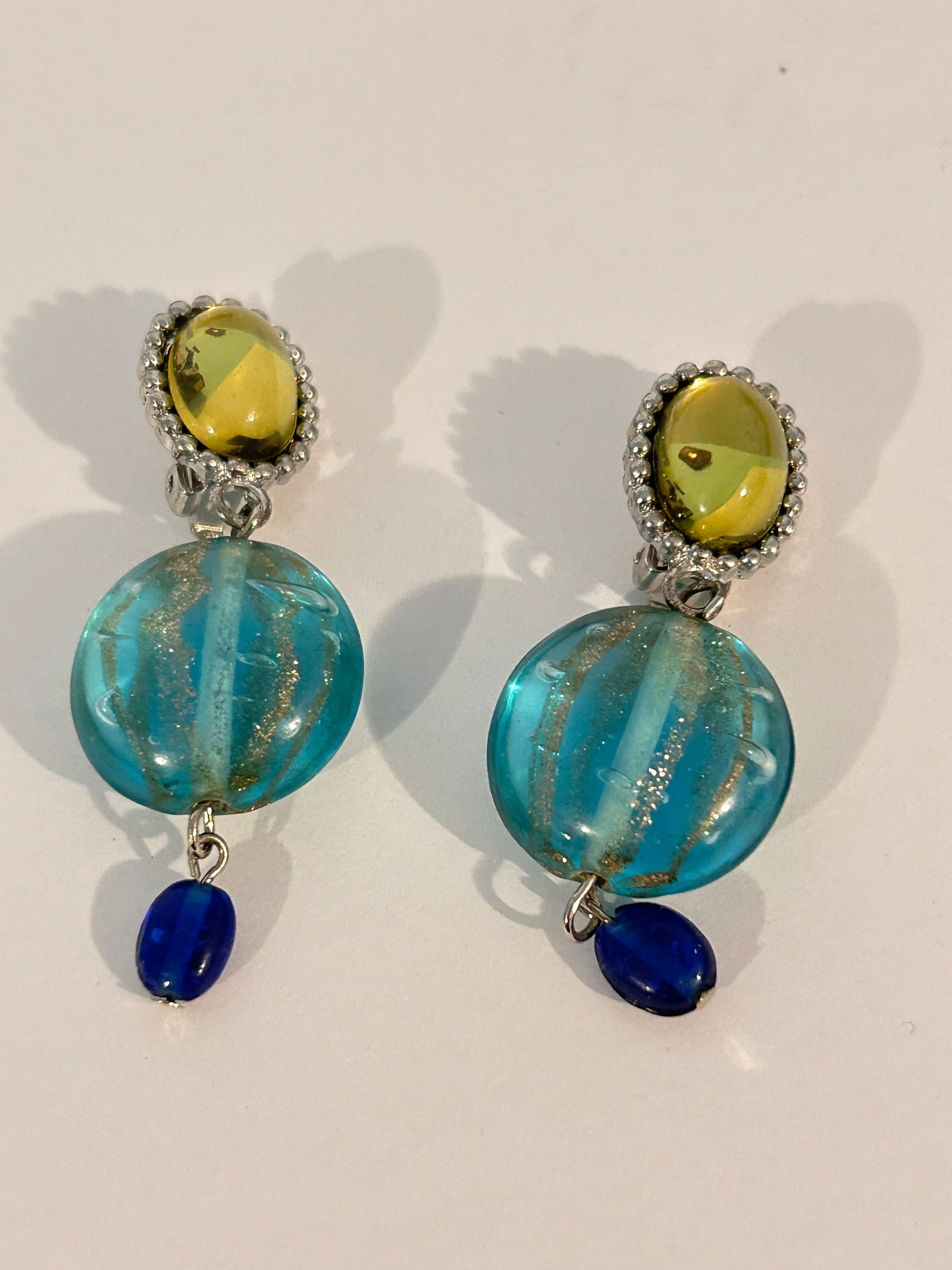 Vintage Murano Blue Glass Earrings: Vintage Murano Blue Glass Earrings Please view all photos as they are part of the description and condition of this Item, Feel free to contact me with questions or picture requests! Used Item AS IS