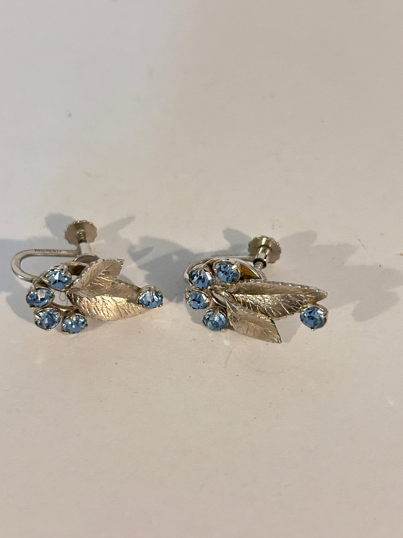 Vintage Silver tone rhinestone Earrings: Vintage Silver tone rhinestone Earrings Please view all photos as they are part of the description and condition of this Item, Feel free to contact me with questions or picture requests! Used Item AS 