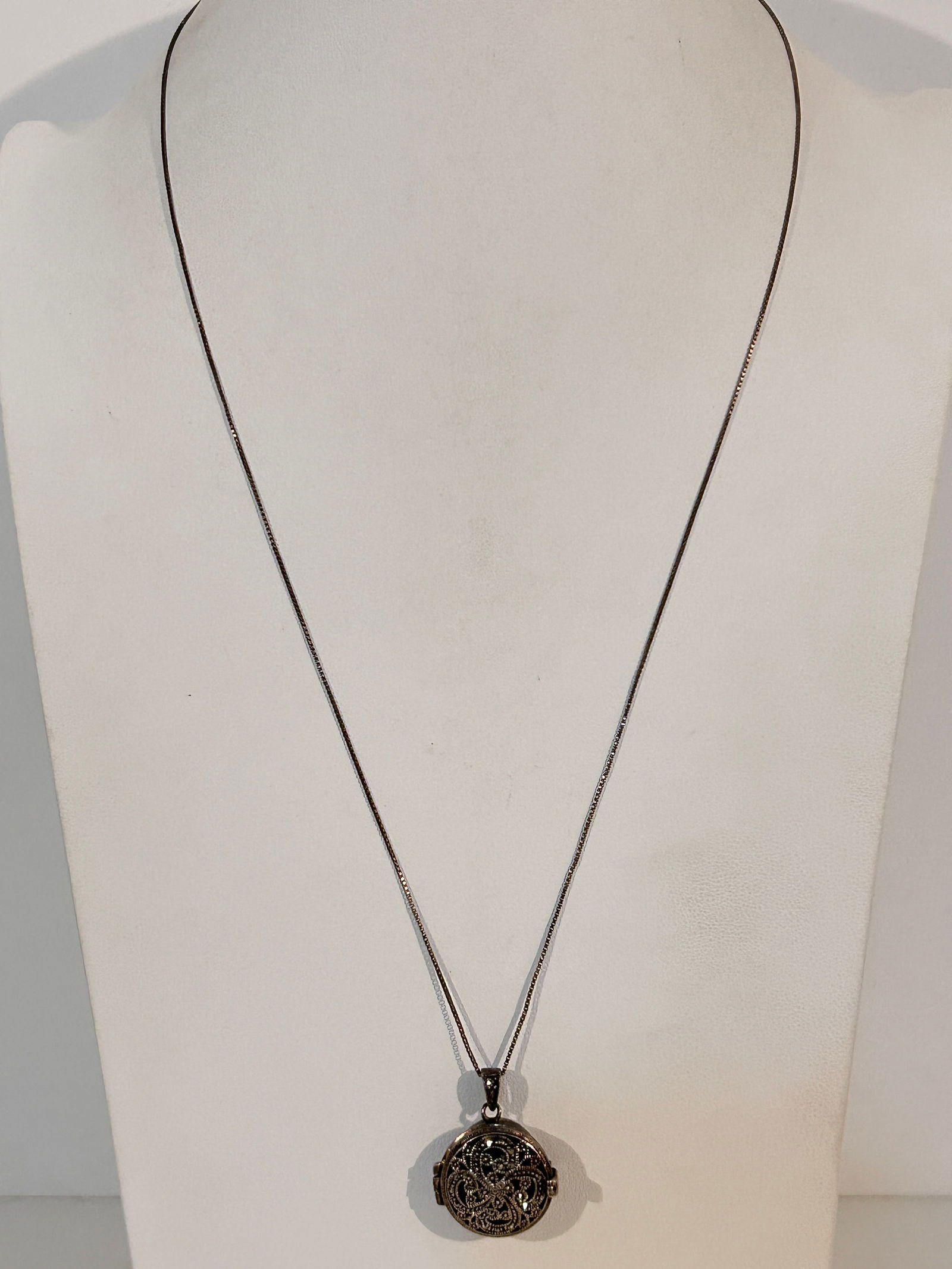 Vintage Sterling Silver Marcasite Watch Pendant Necklace 25": Vintage Sterling Silver Marcasite Watch Pendant Necklace 25" Please view all photos as they are part of the description and condition of this Item, Feel free to contact me with questions or picture re