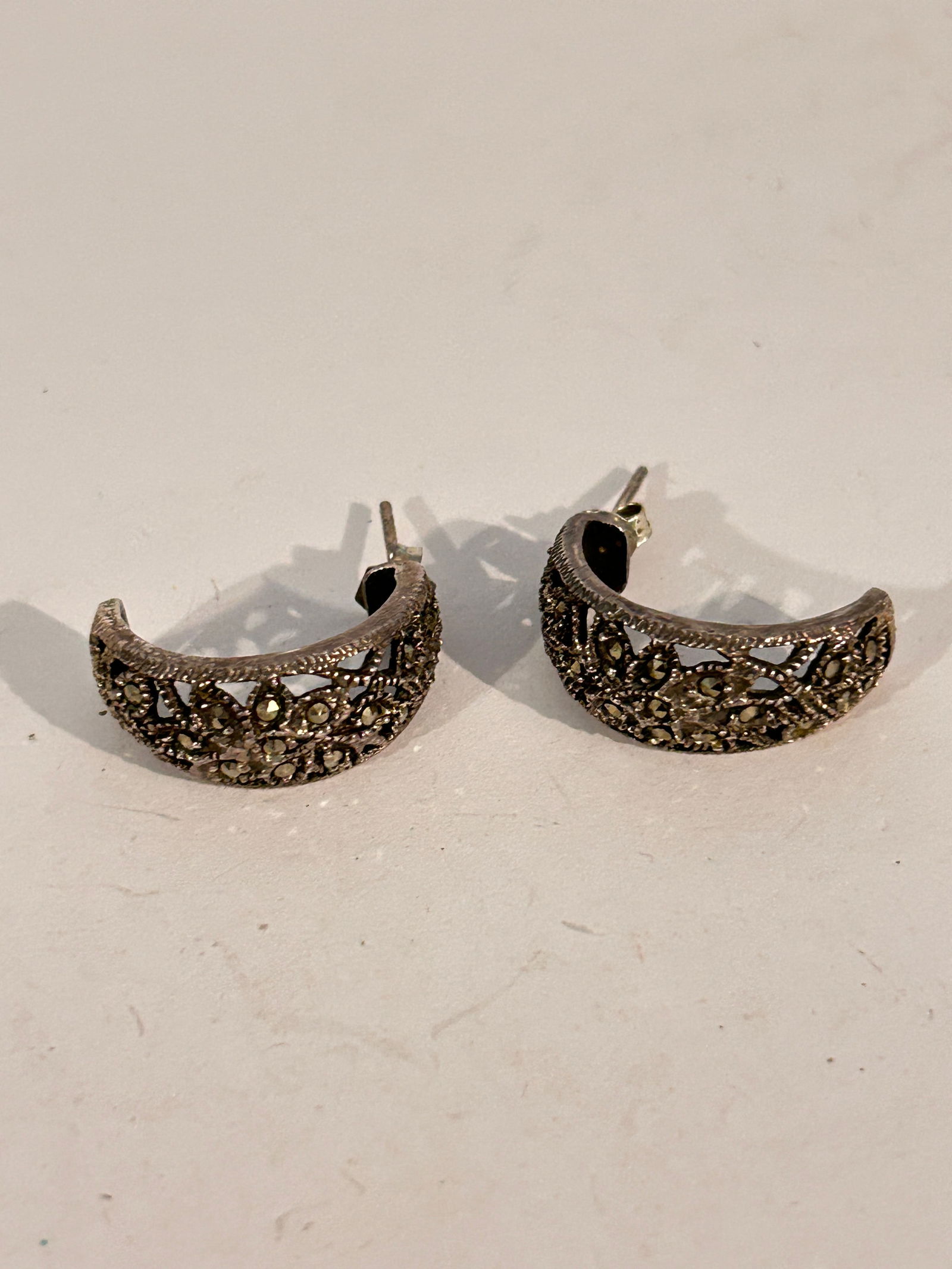 Vintage Sterling Silver Marcasite Earrings: Vintage Sterling Silver Marcasite Earrings Please view all photos as they are part of the description and condition of this Item, Feel free to contact me with questions or picture requests! Used Item