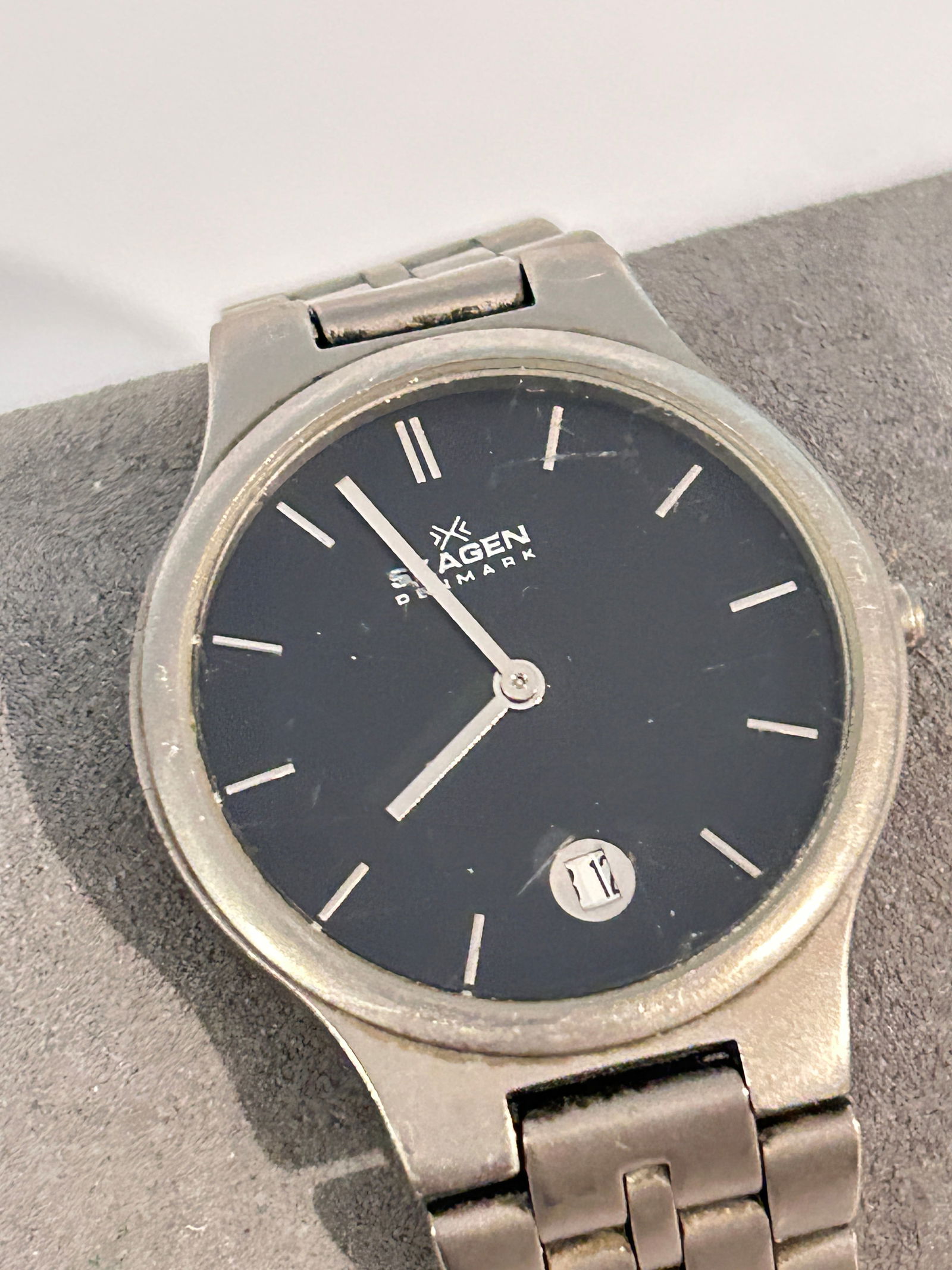 Vintage Skagen Denmark working Watch scratches to face 105 LT XB (1 of 4)