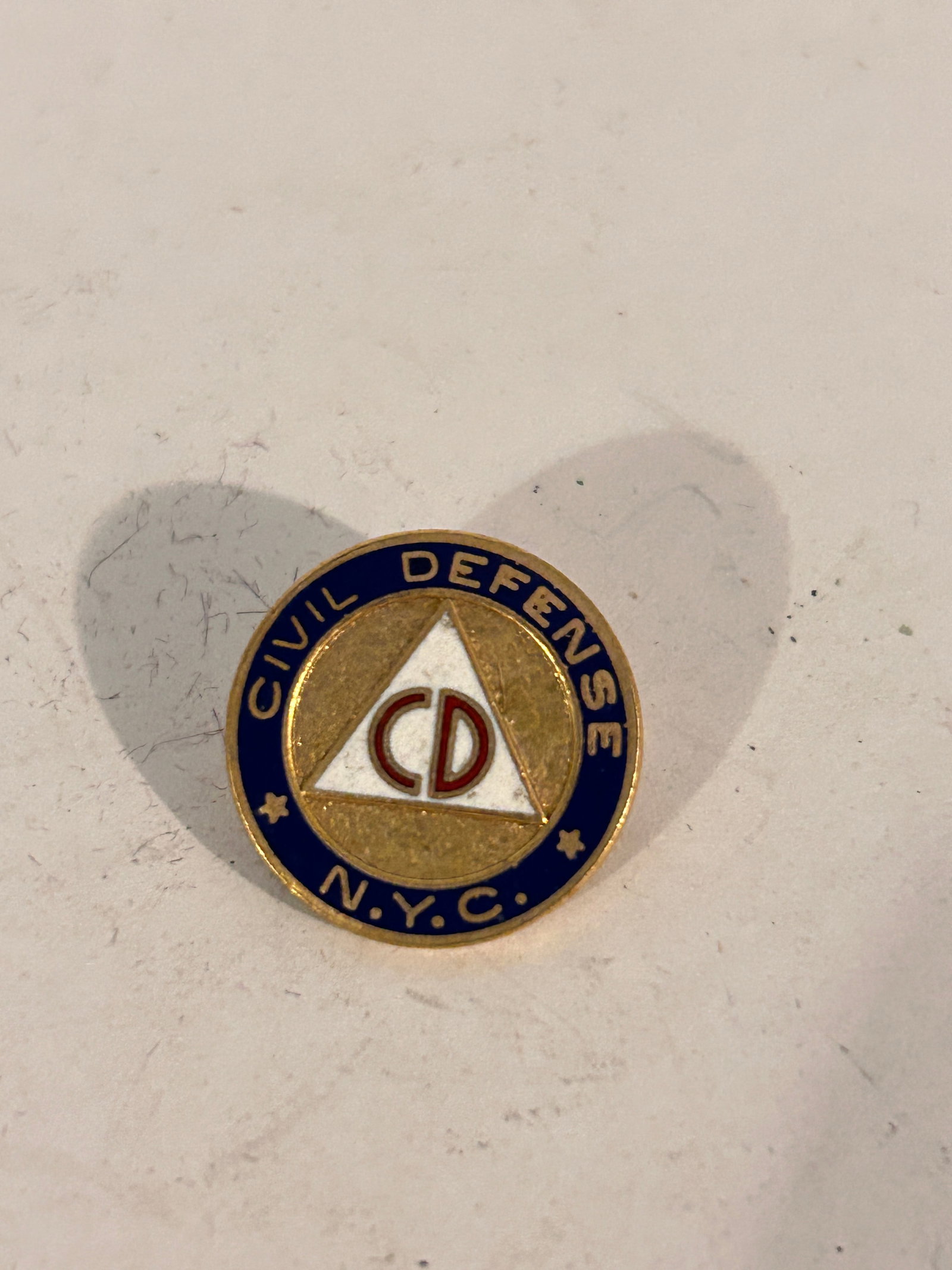 Vintage Civil Defence N.Y.C Pin: Vintage Civil Defence N.Y.C Pin Please view all photos as they are part of the description and condition of this Item, Feel free to contact me with questions or picture requests! Used Item AS IS