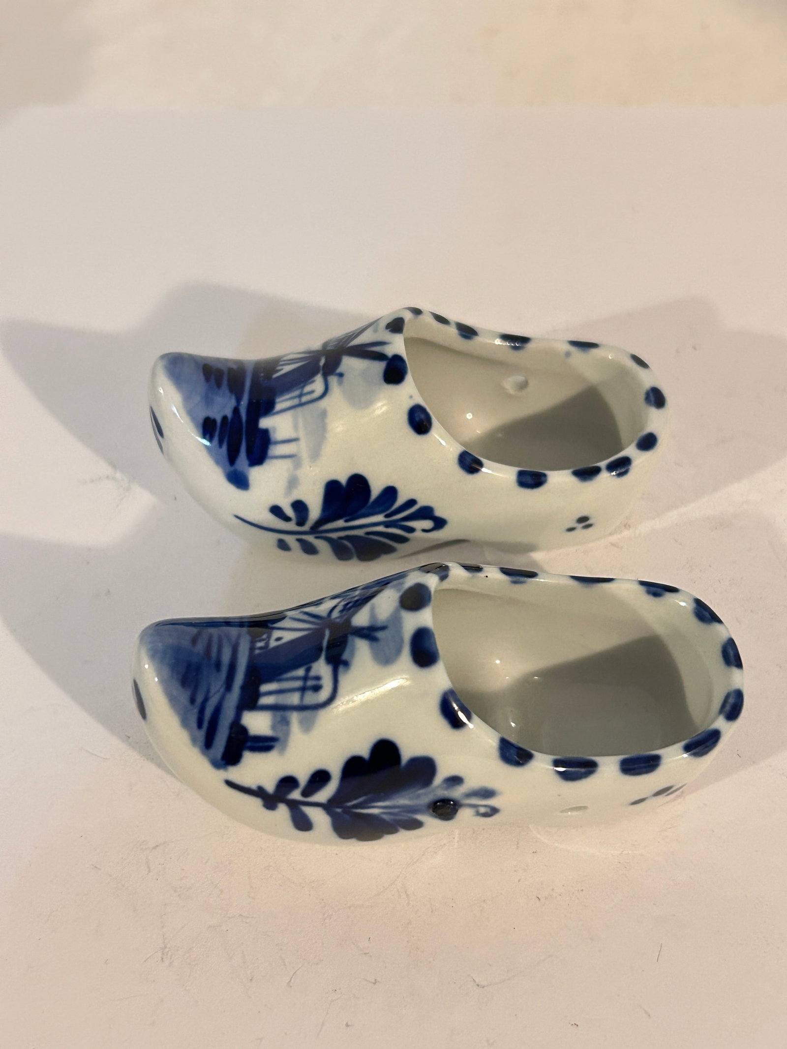 Vintage Hand Painted Porcelain Mini Delft Blue Shoes: Vintage Hand Painted Porcelain Mini Delft Blue Shoes Please view all photos as they are part of the description and condition of this Item, Feel free to contact me with questions or picture requests! 