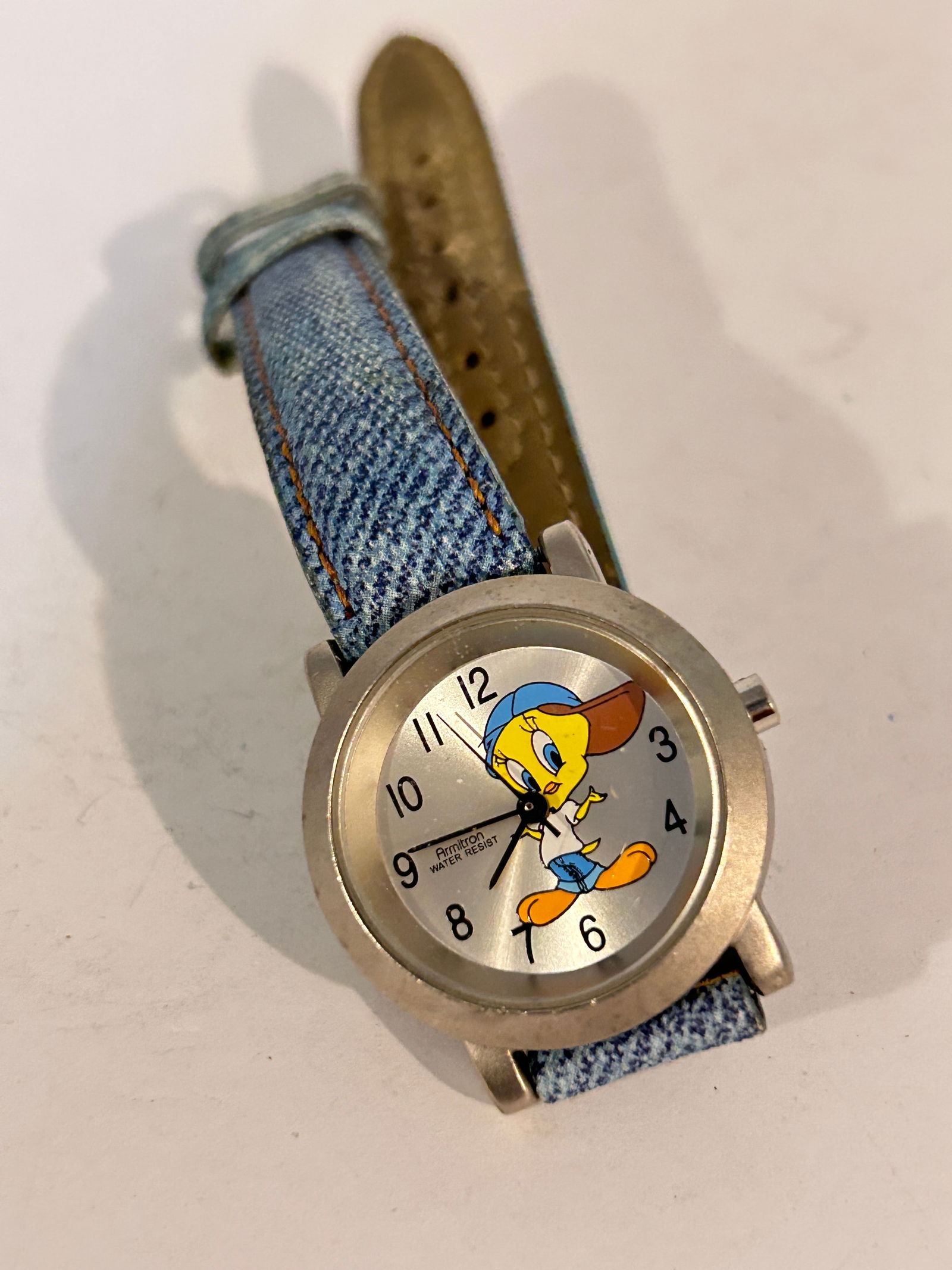 Vintage Tweetie Armitron working Watch: Vintage Tweetie Armitron working Watch Please view all photos as they are part of the description and condition of this Item, Feel free to contact me with questions or picture requests! Used Item AS I
