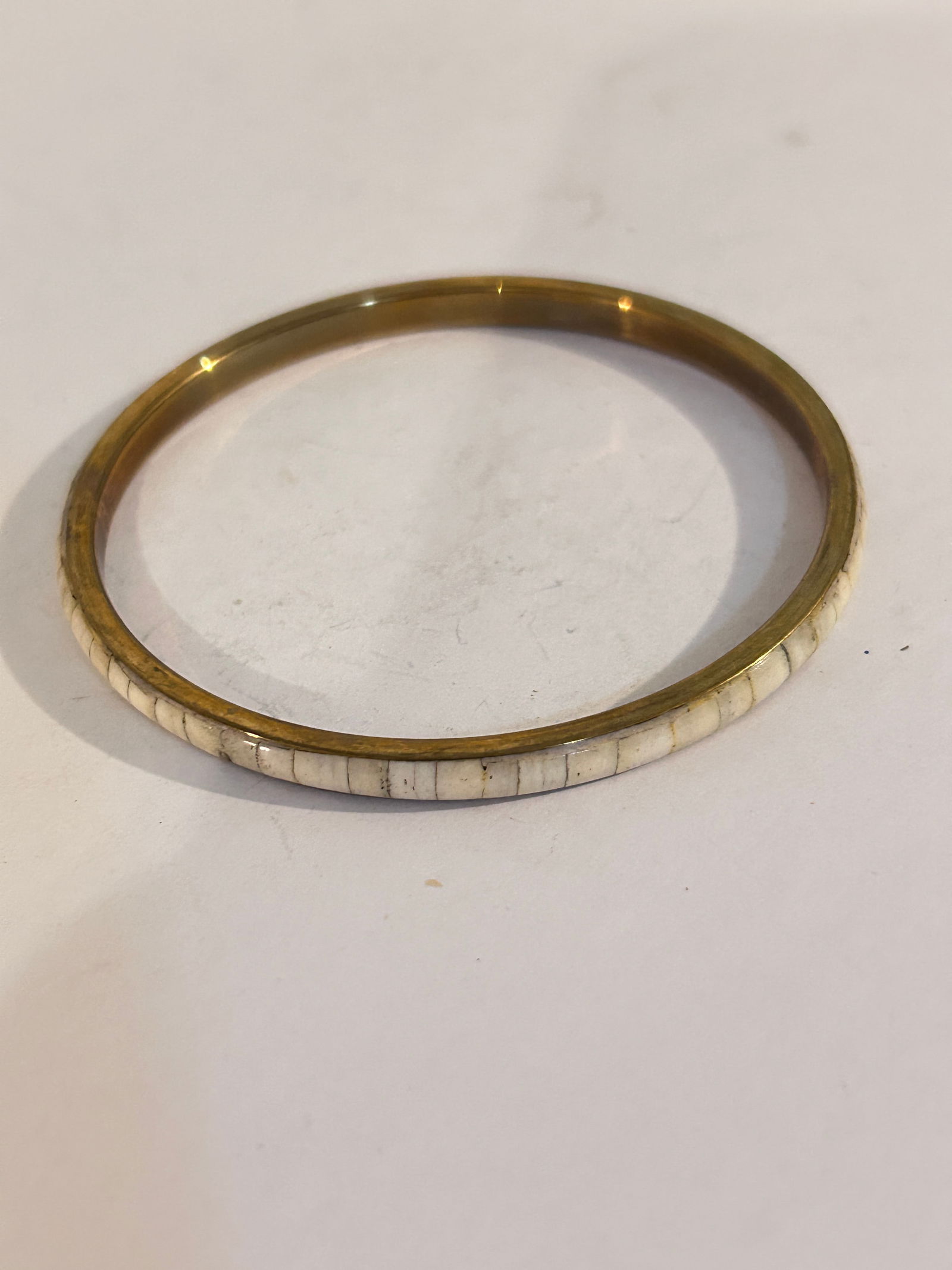 Vintage Mother Of Pearl Bracelet 7": Vintage Mother Of Pearl Bracelet 7" Please view all photos as they are part of the description and condition of this Item, Feel free to contact me with questions or picture requests! Used Item AS IS