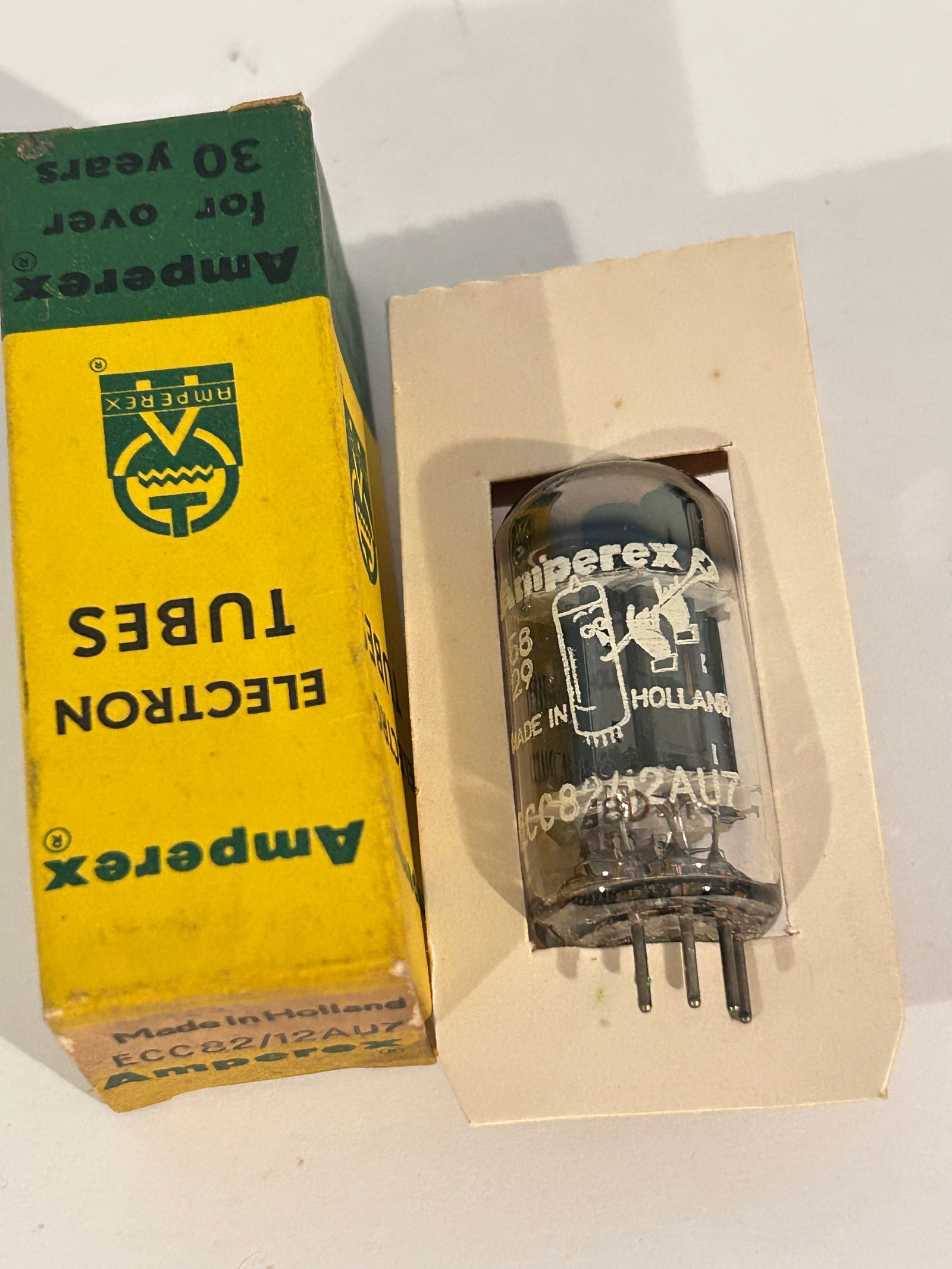 1 Vintage Vacuum Tube Amperex 12au7/ECC82 (1 of 5)