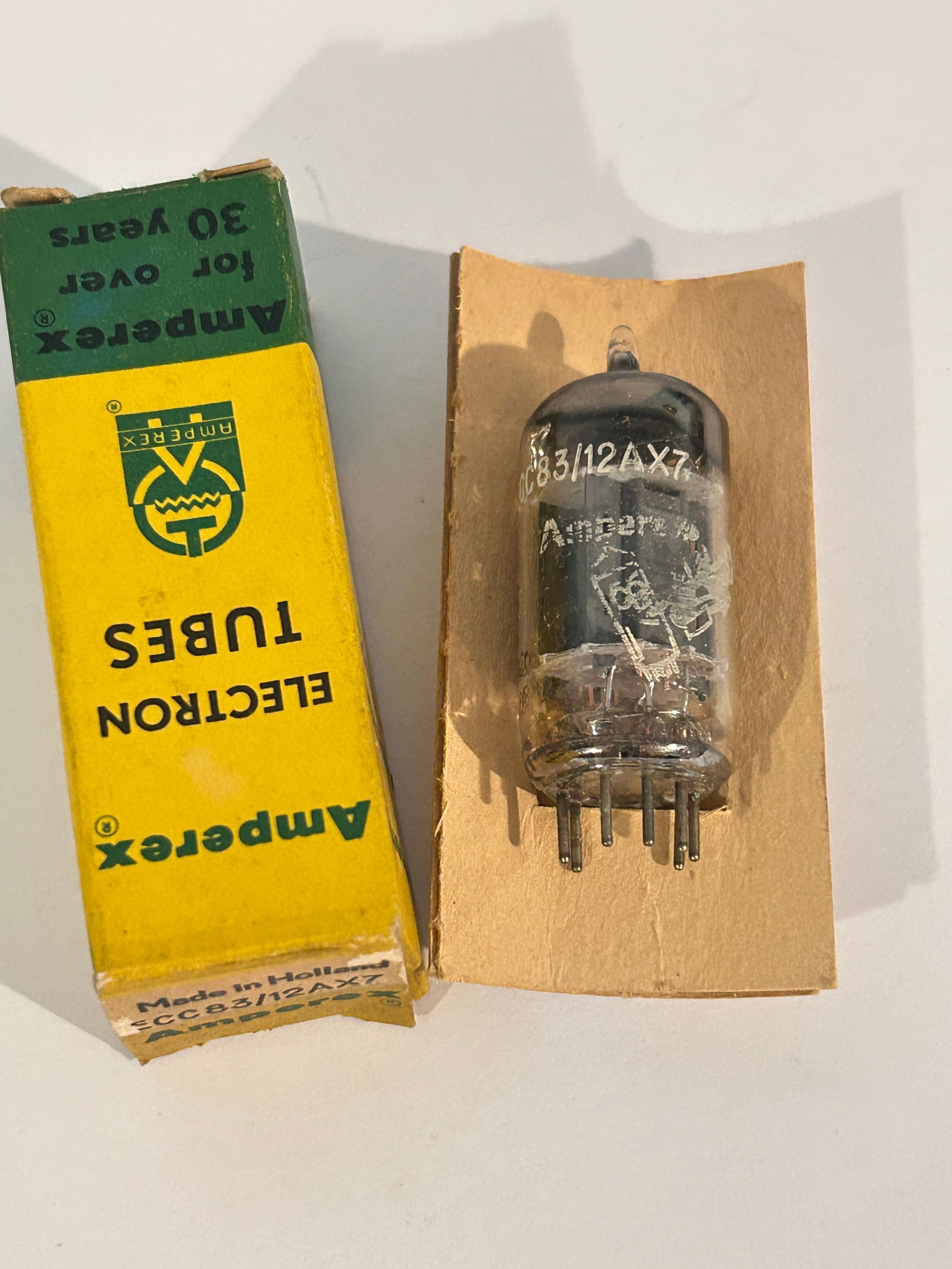 1 Vintage Vacuum Tube Amperex 12ax7/ECC83 (1 of 6)