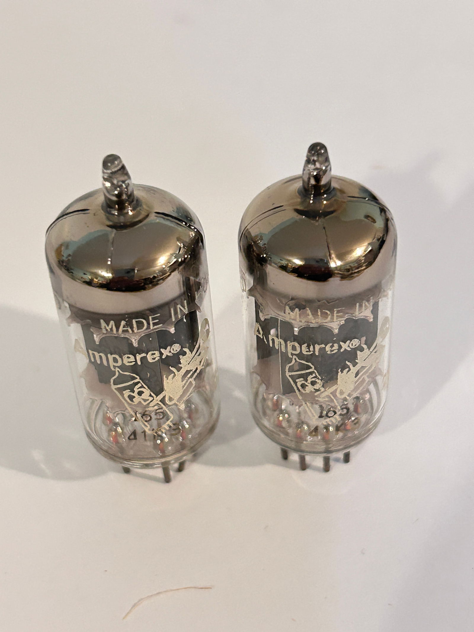 2 Vintage Vacuum Tubes Amperex 7025 (1 of 5)