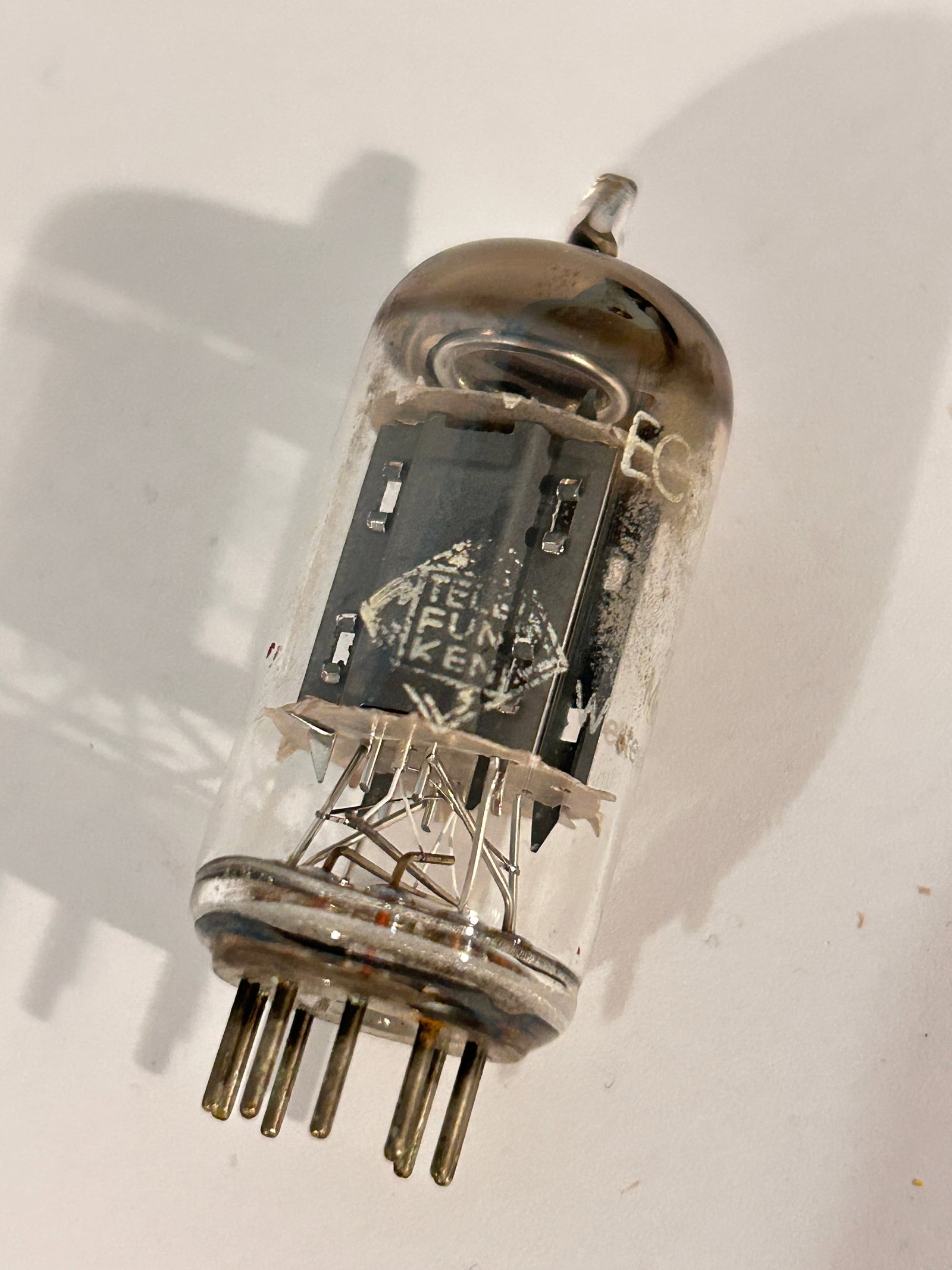1 Vintage Vacuum Tube Telefunken ECC83/12AX7: 1 Vintage Vacuum Tube Telefunken ECC83/12AX7 Please view all photos as they are part of the description and condition of this Item, Feel free to contact me with questions or picture requests! Used Ite