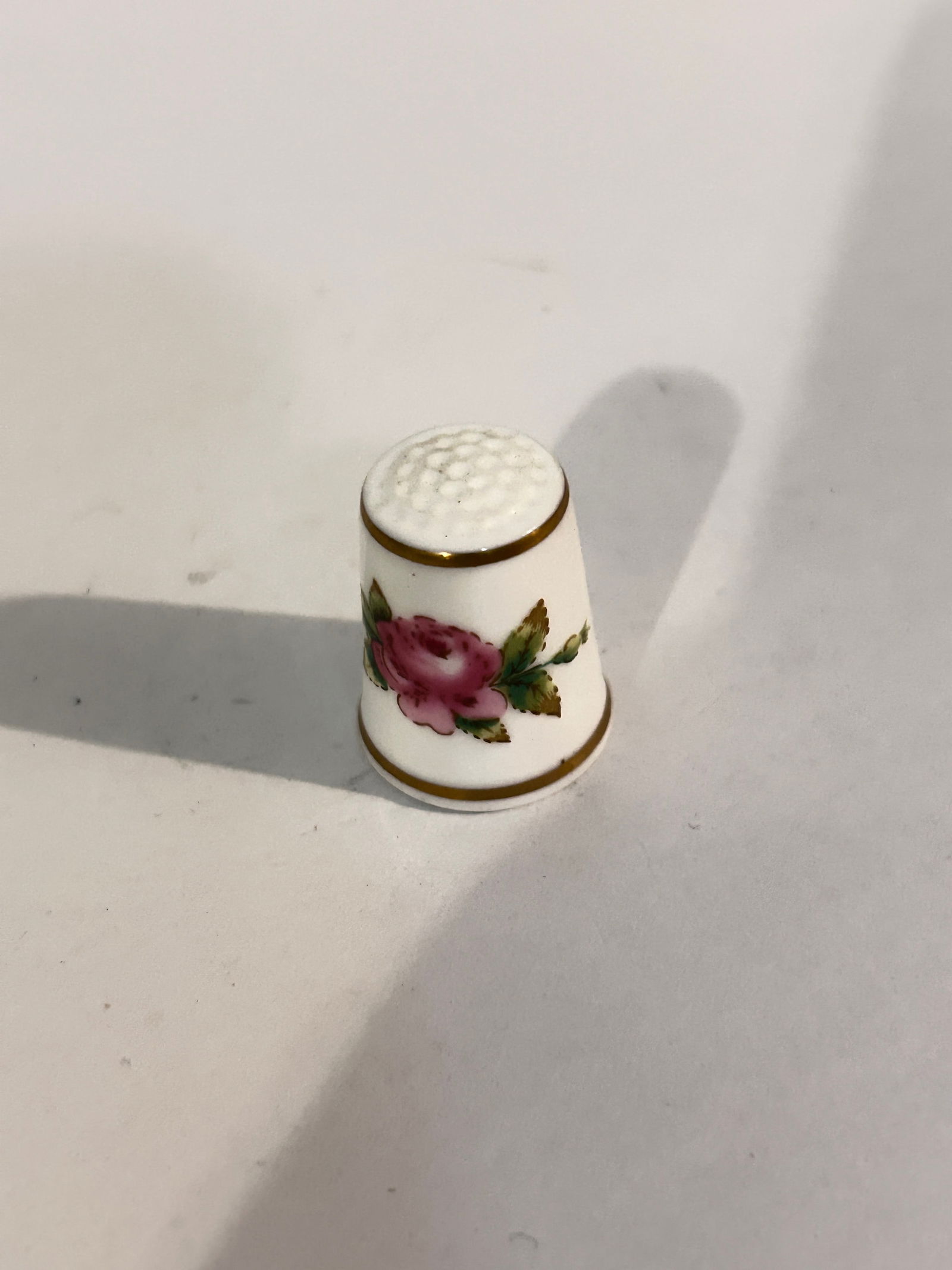 Vintage Thimble: Vintage Thimble Please view all photos as they are part of the description and condition of this Item, Feel free to contact me with questions or picture requests! Used Item AS IS