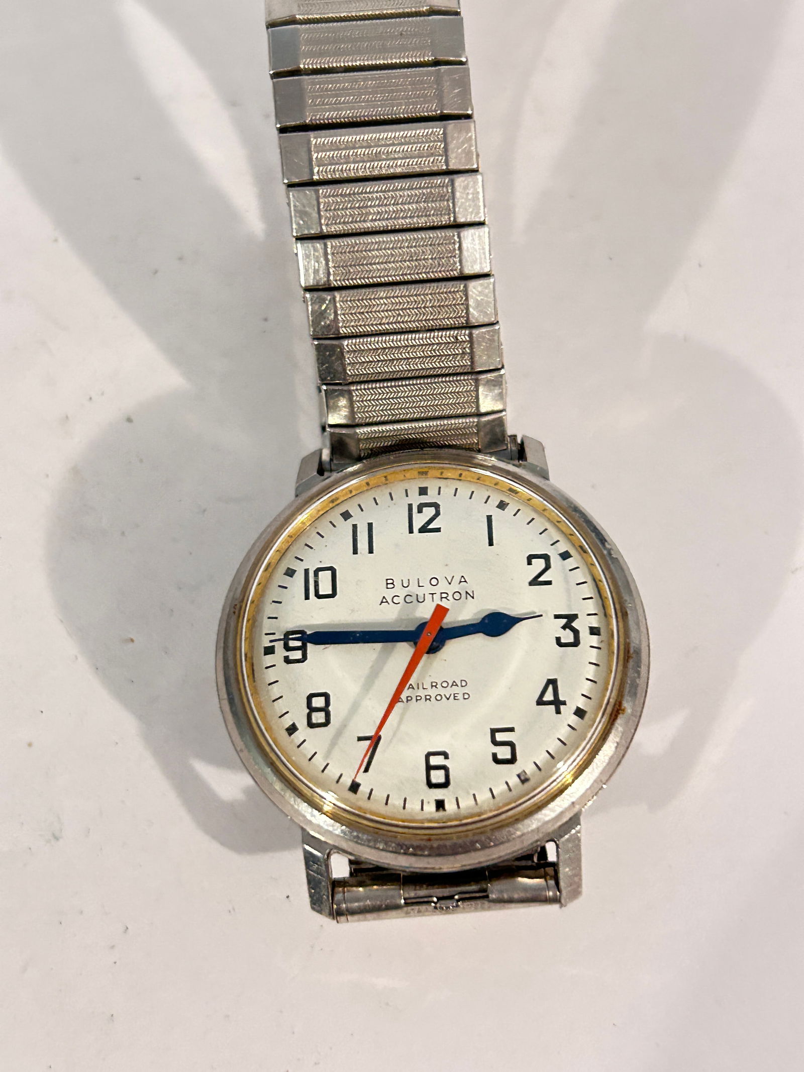 Vintage Men's Bulova Accutron Railroad Approved M9 Wristwatch: Vintage Men's Bulova Accutron Railroad Approved M9 Wristwatch Please view all photos as they are part of the description and condition of this Item, Feel free to contact me with questions or picture r
