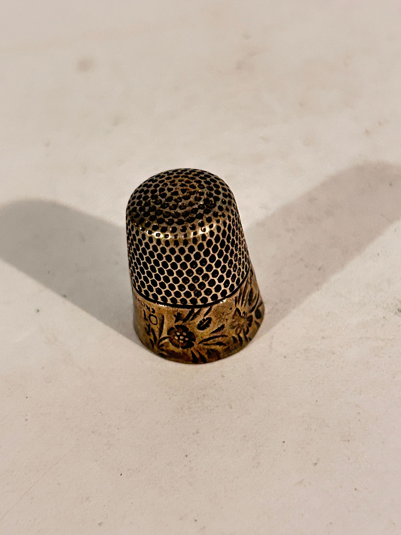 Vintage Sterling Silver Thimble Sewing Etched Scroll Floral Design (1 of 5)
