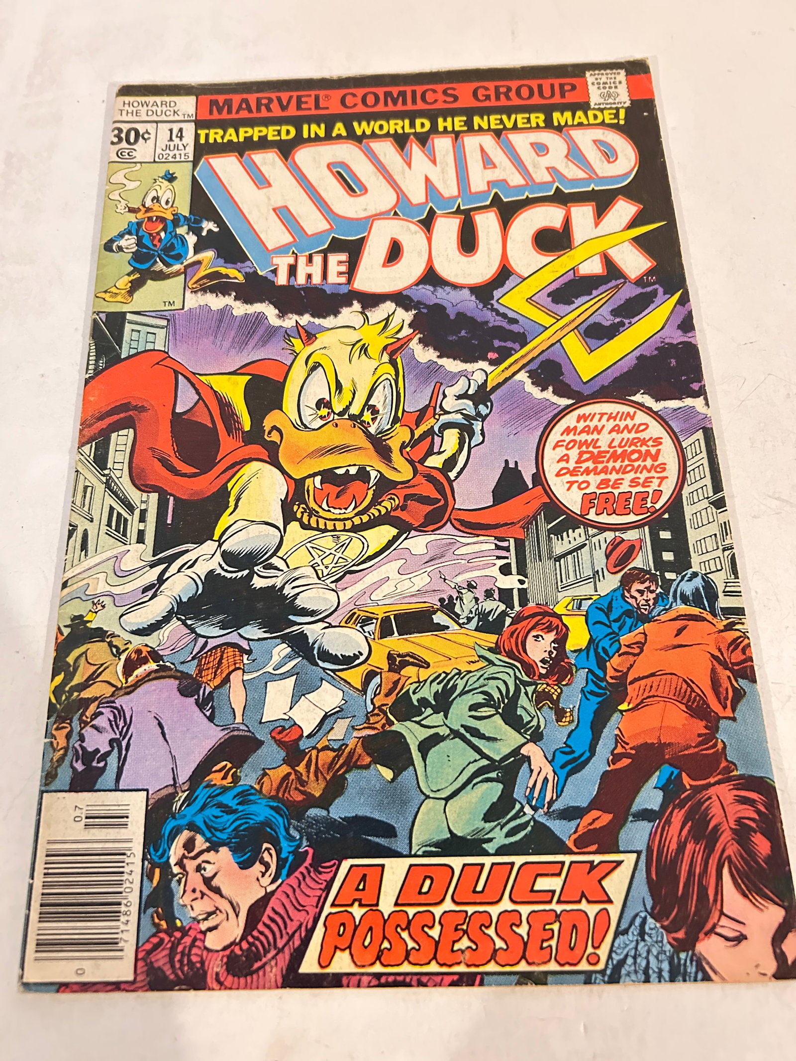 Vintage Comic Book Howard the Duck # 14: Vintage Comic Book Howard the Duck # 14 Please view all photos as they are part of the description and condition of this Item, Feel free to contact me with questions or picture requests! Used Item AS 