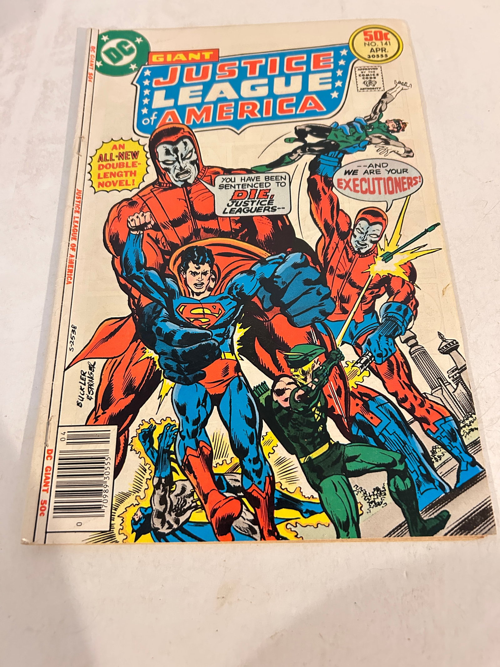 Vintage Comic Book Justice League Of America # 141 Giant: Vintage Comic Book Justice League Of America # 141 Giant Please view all photos as they are part of the description and condition of this Item, Feel free to contact me with questions or picture reques