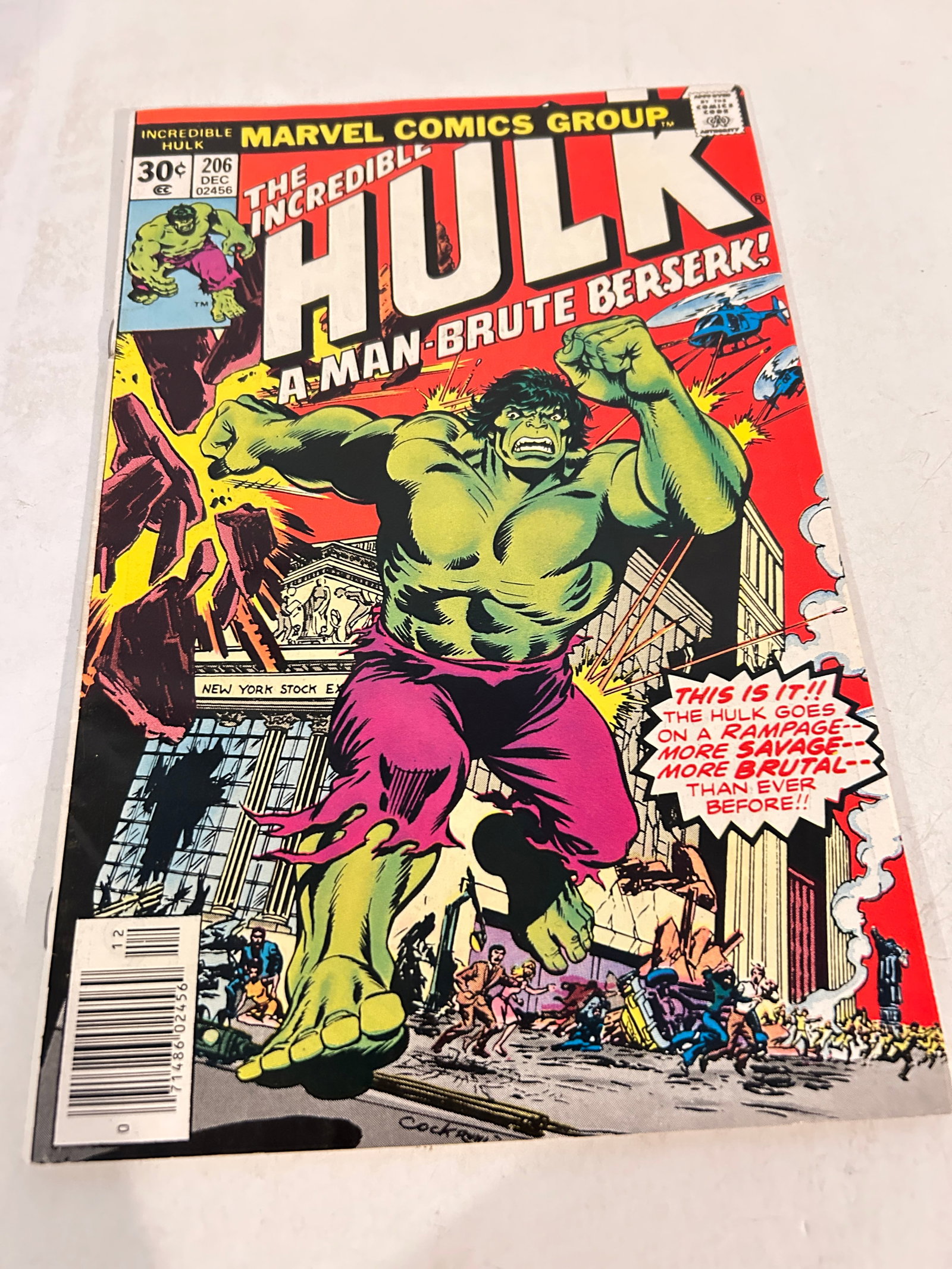 Vintage Comic Book The Incredible Hulk # 206: Vintage Comic Book The Incredible Hulk # 206 Please view all photos as they are part of the description and condition of this Item, Feel free to contact me with questions or picture requests! Used Ite