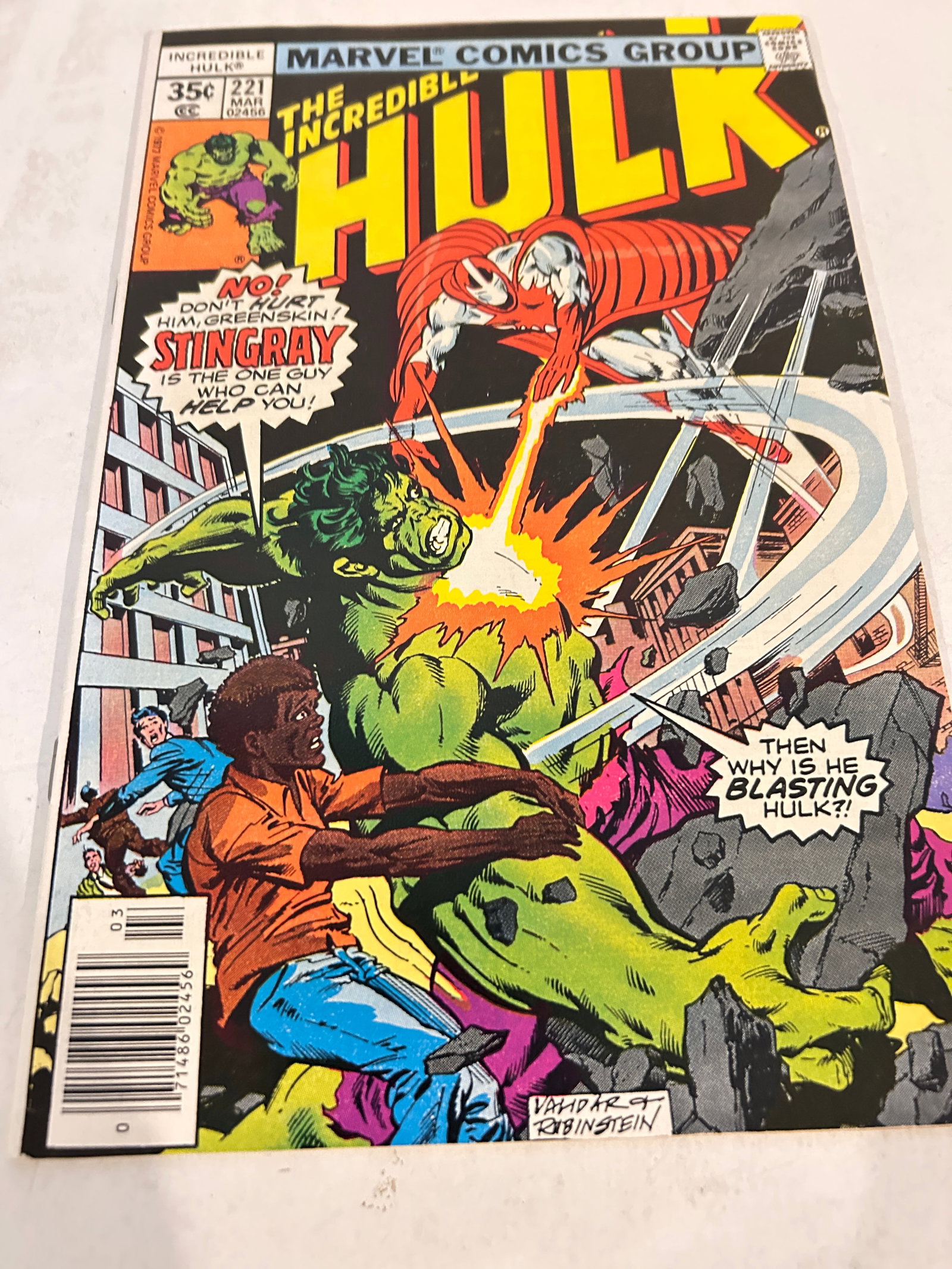 Vintage Comic Book The Incredible Hulk # 221: Vintage Comic Book The Incredible Hulk # 221 Please view all photos as they are part of the description and condition of this Item, Feel free to contact me with questions or picture requests! Used Ite