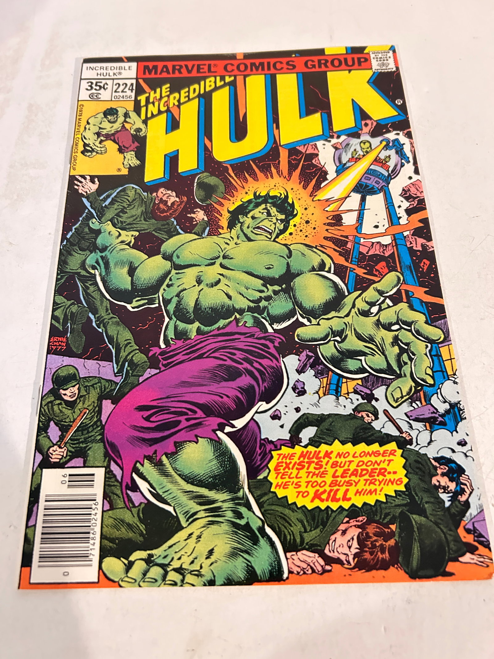 Vintage Comic Book The Incredible Hulk # 224: Vintage Comic Book The Incredible Hulk # 224 Please view all photos as they are part of the description and condition of this Item, Feel free to contact me with questions or picture requests! Used Ite